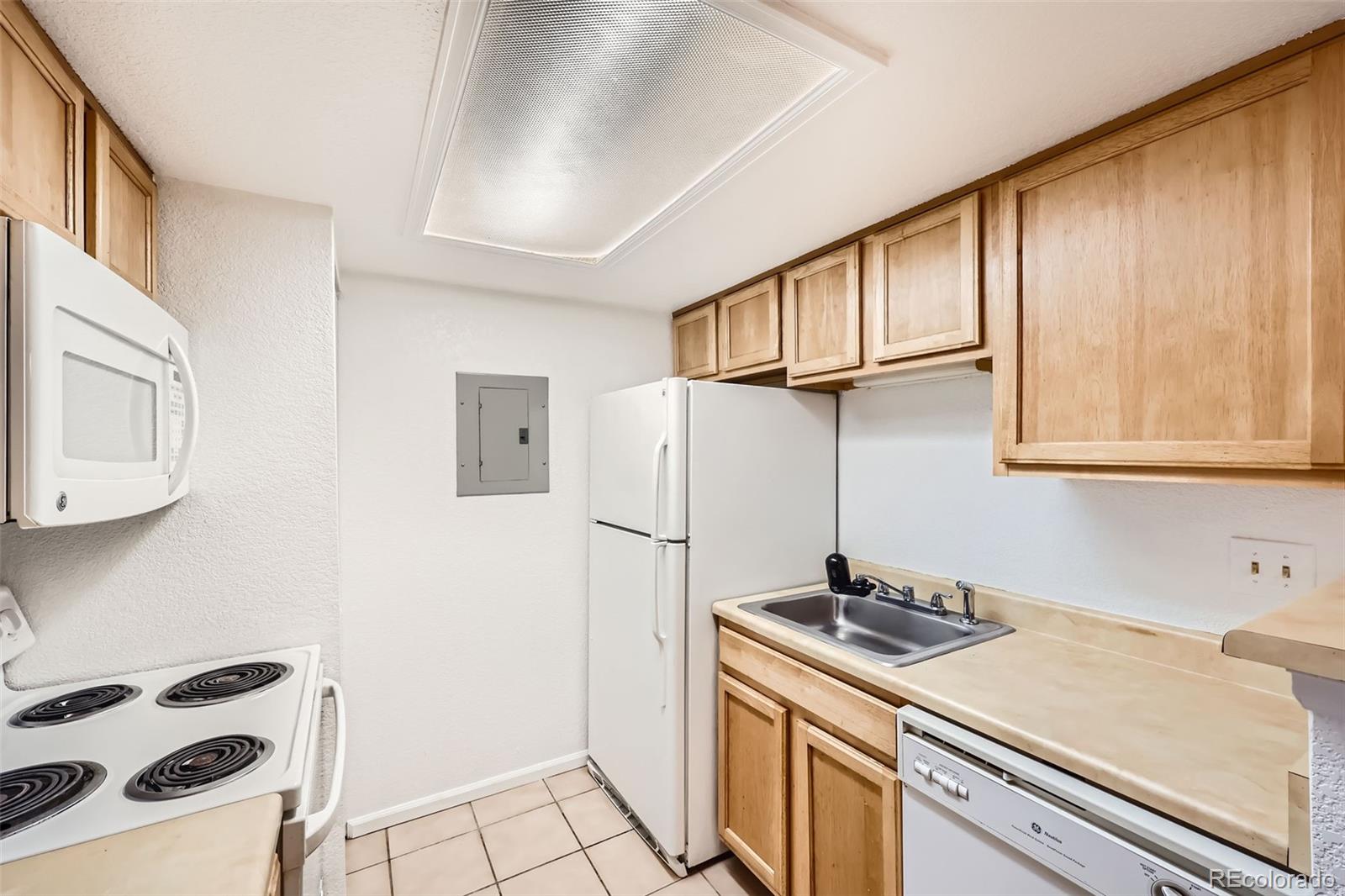 MLS Image #3 for 10293 e peakview avenue,englewood, Colorado