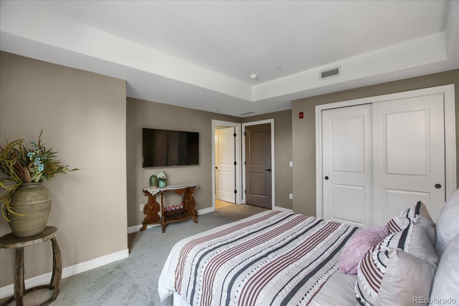 MLS Image #29 for 85  rampart way,denver, Colorado