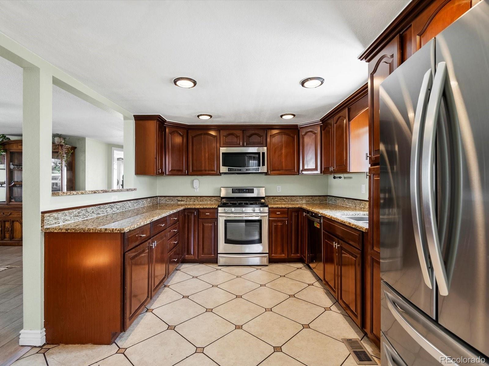 MLS Image #13 for 6640  grove street,denver, Colorado