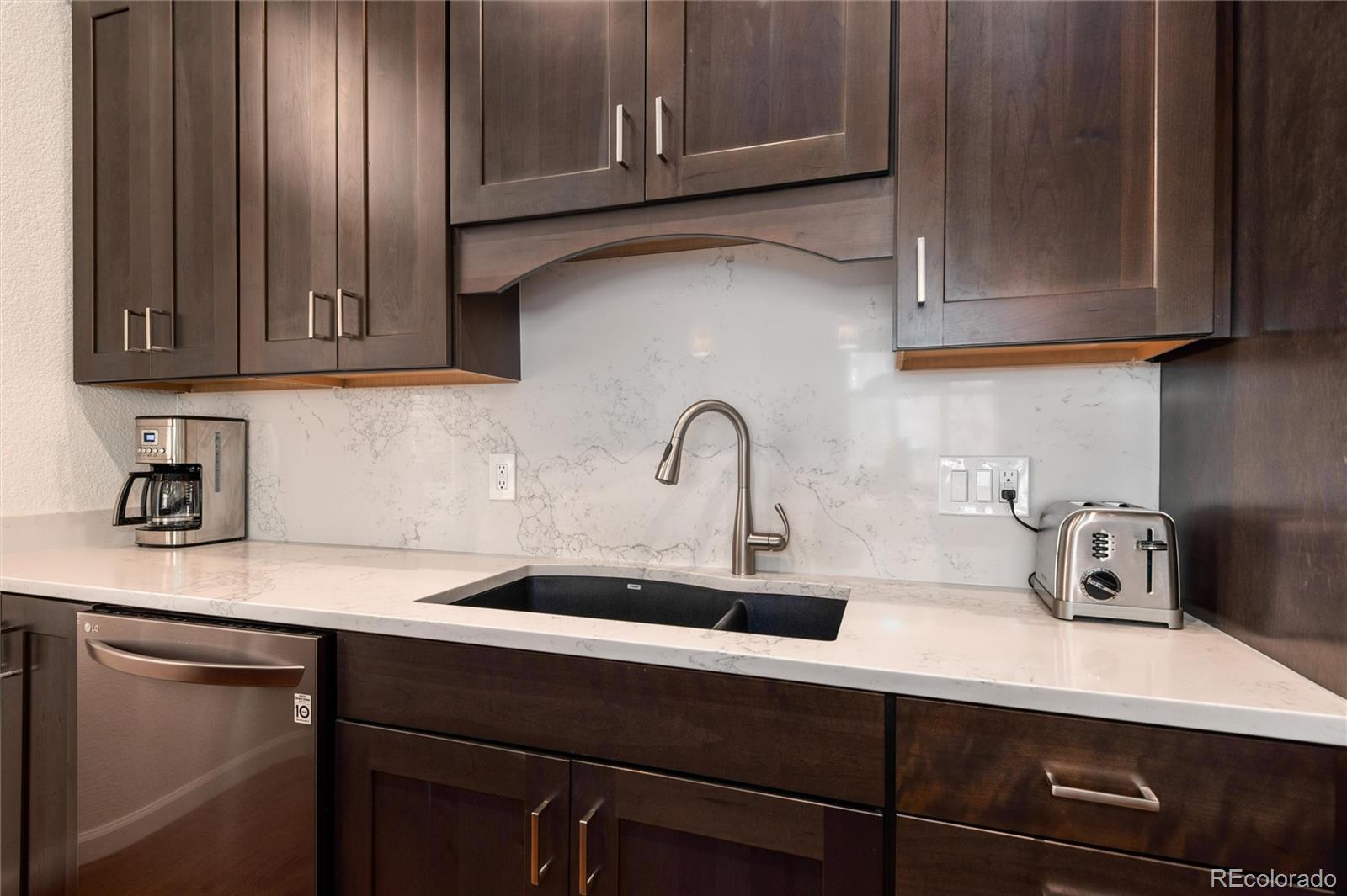 MLS Image #16 for 190  roslyn street,denver, Colorado