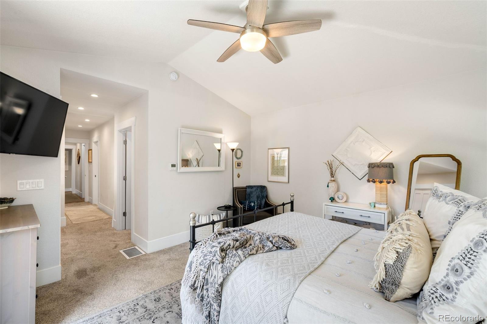 MLS Image #14 for 2026 s lincoln street,denver, Colorado