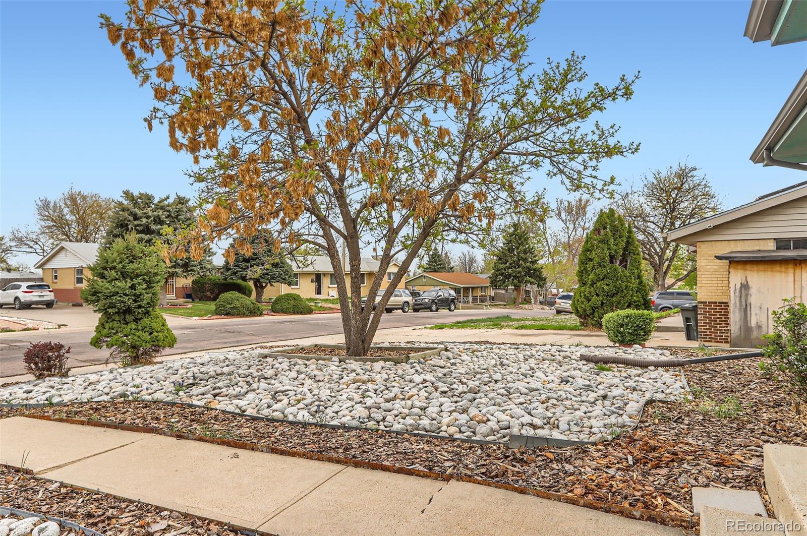 MLS Image #2 for 8511  essex drive,denver, Colorado