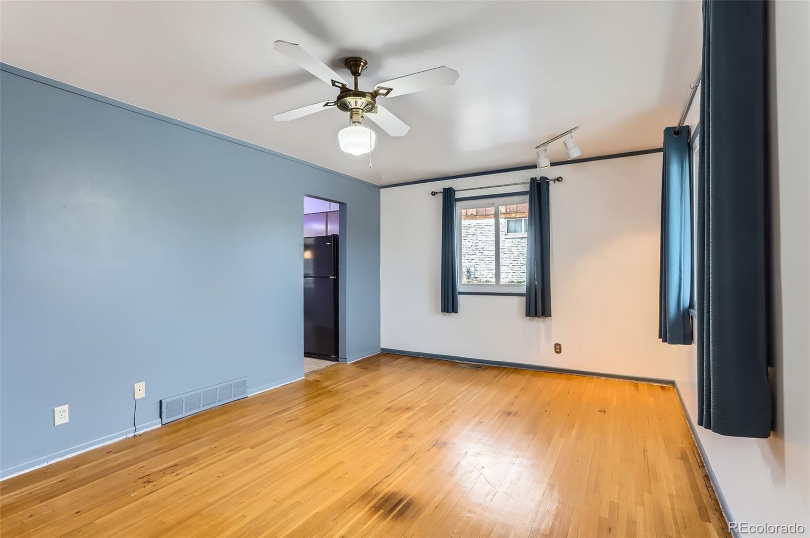MLS Image #5 for 8511  essex drive,denver, Colorado