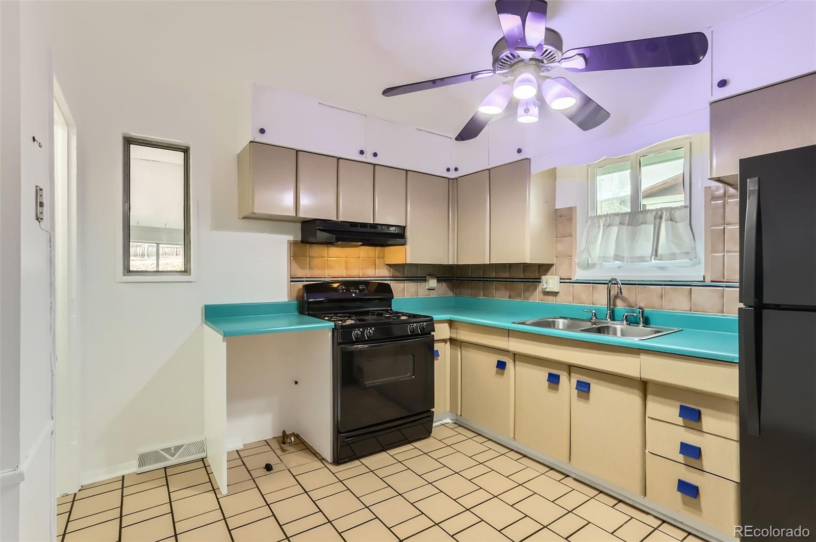 MLS Image #7 for 8511  essex drive,denver, Colorado