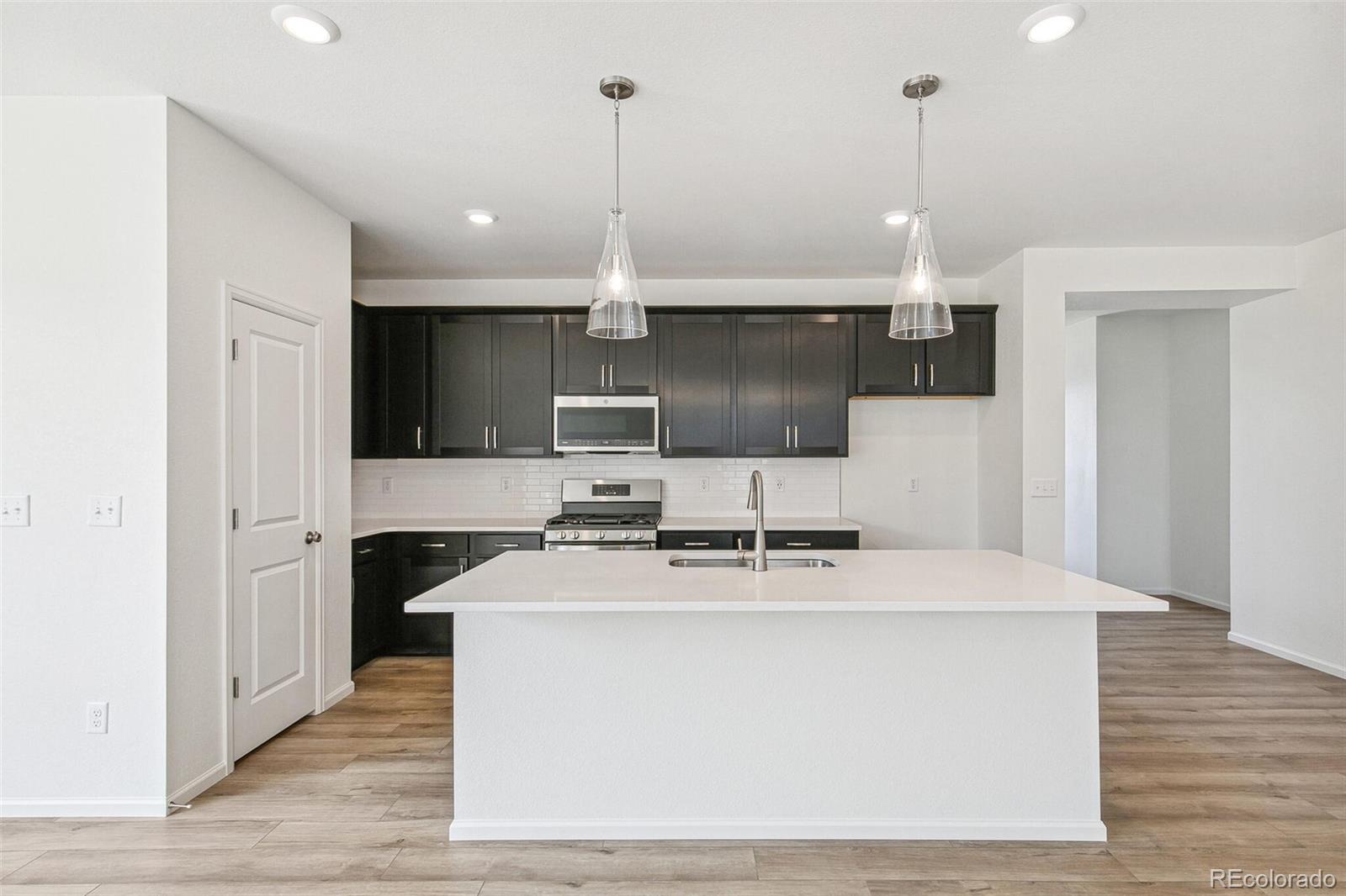MLS Image #10 for 9332  bahama court,commerce city, Colorado