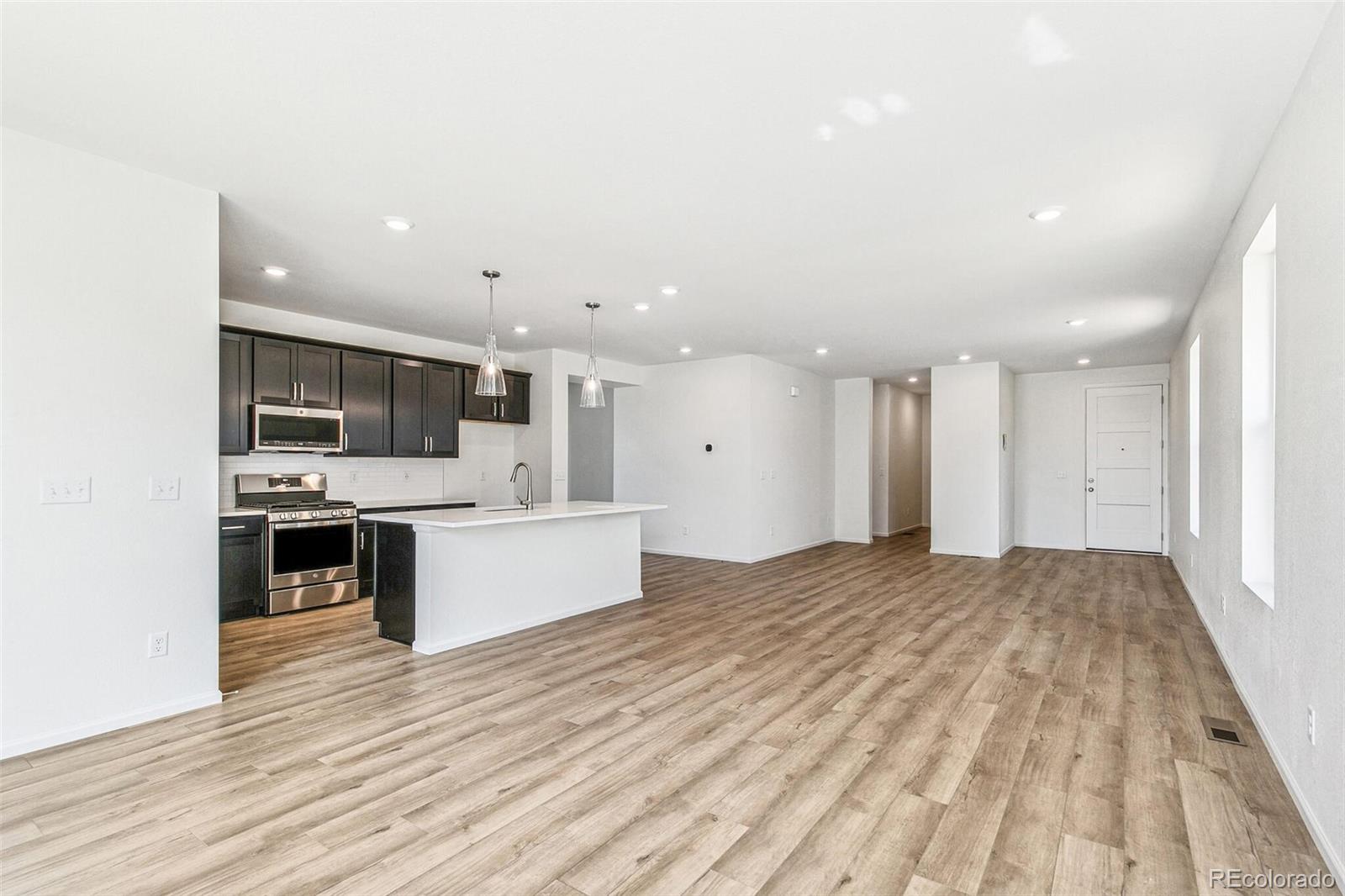 MLS Image #3 for 9332  bahama court,commerce city, Colorado