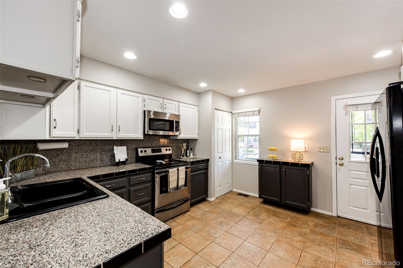 MLS Image #3 for 8231 s fillmore way,centennial, Colorado