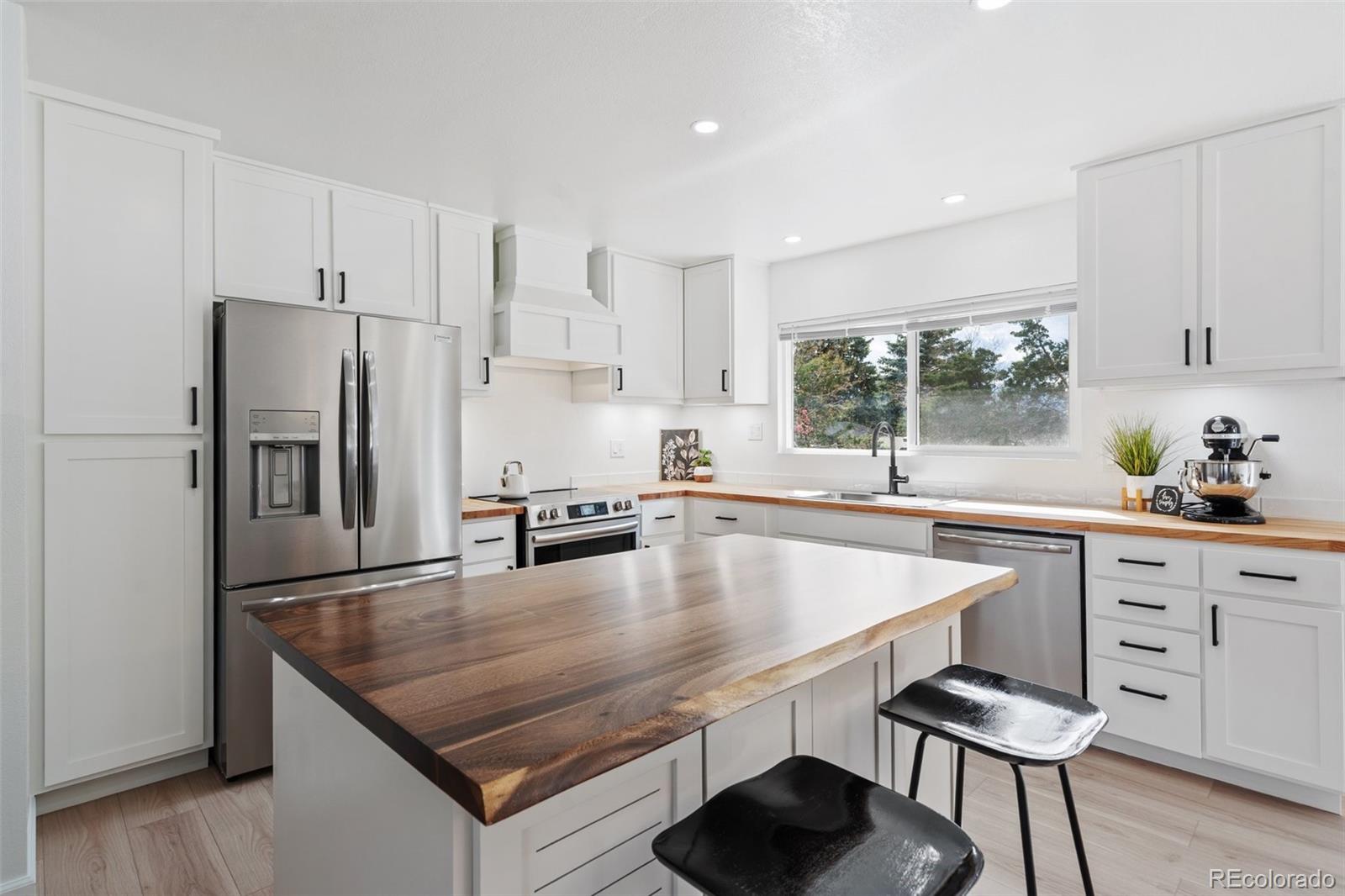 MLS Image #11 for 3135  raindrop drive,colorado springs, Colorado