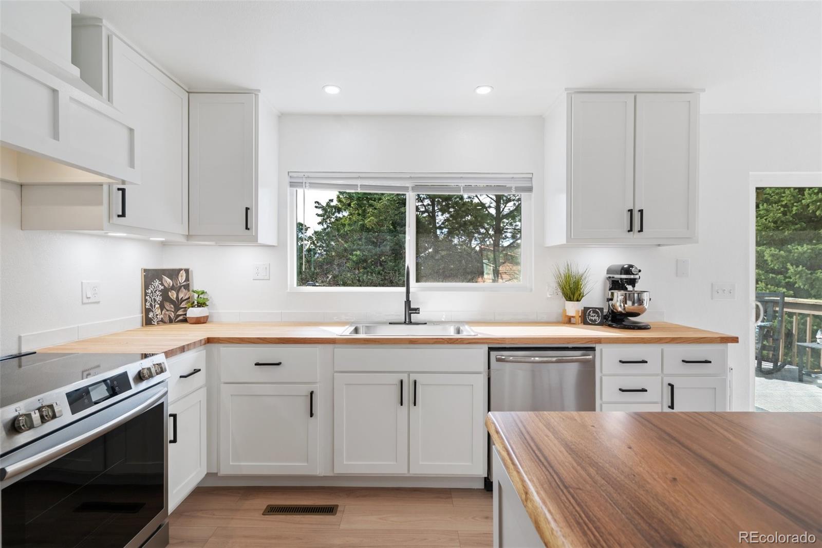 MLS Image #15 for 3135  raindrop drive,colorado springs, Colorado