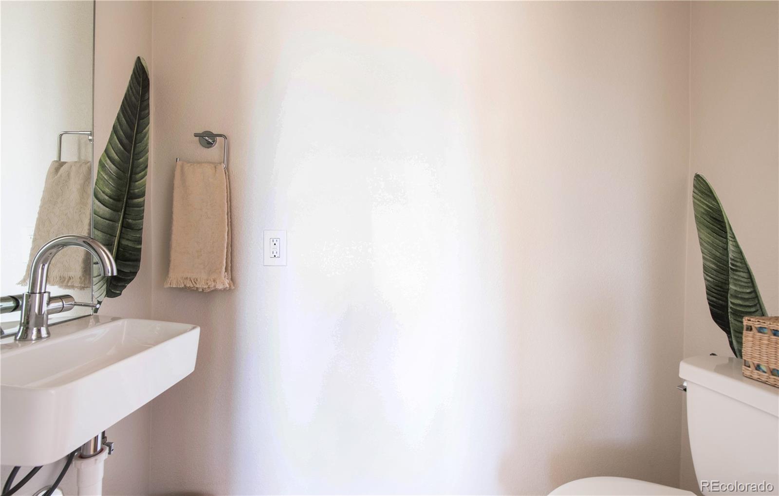 MLS Image #10 for 2197 s clermont street,denver, Colorado