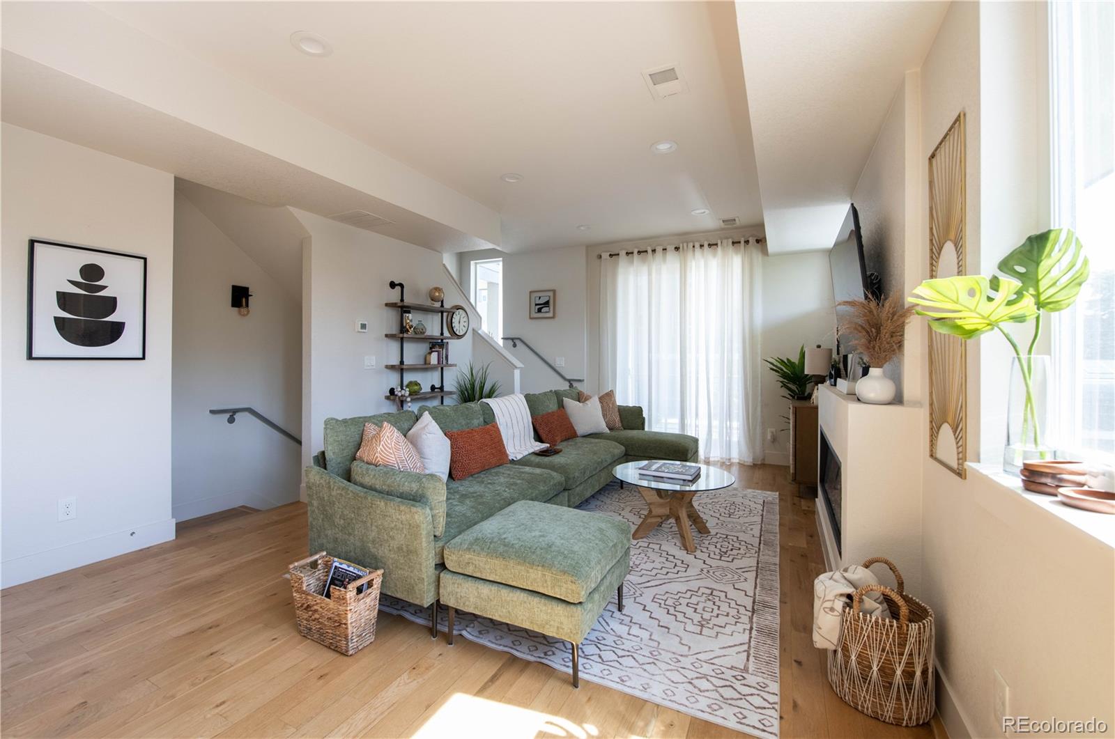 MLS Image #12 for 2197 s clermont street,denver, Colorado