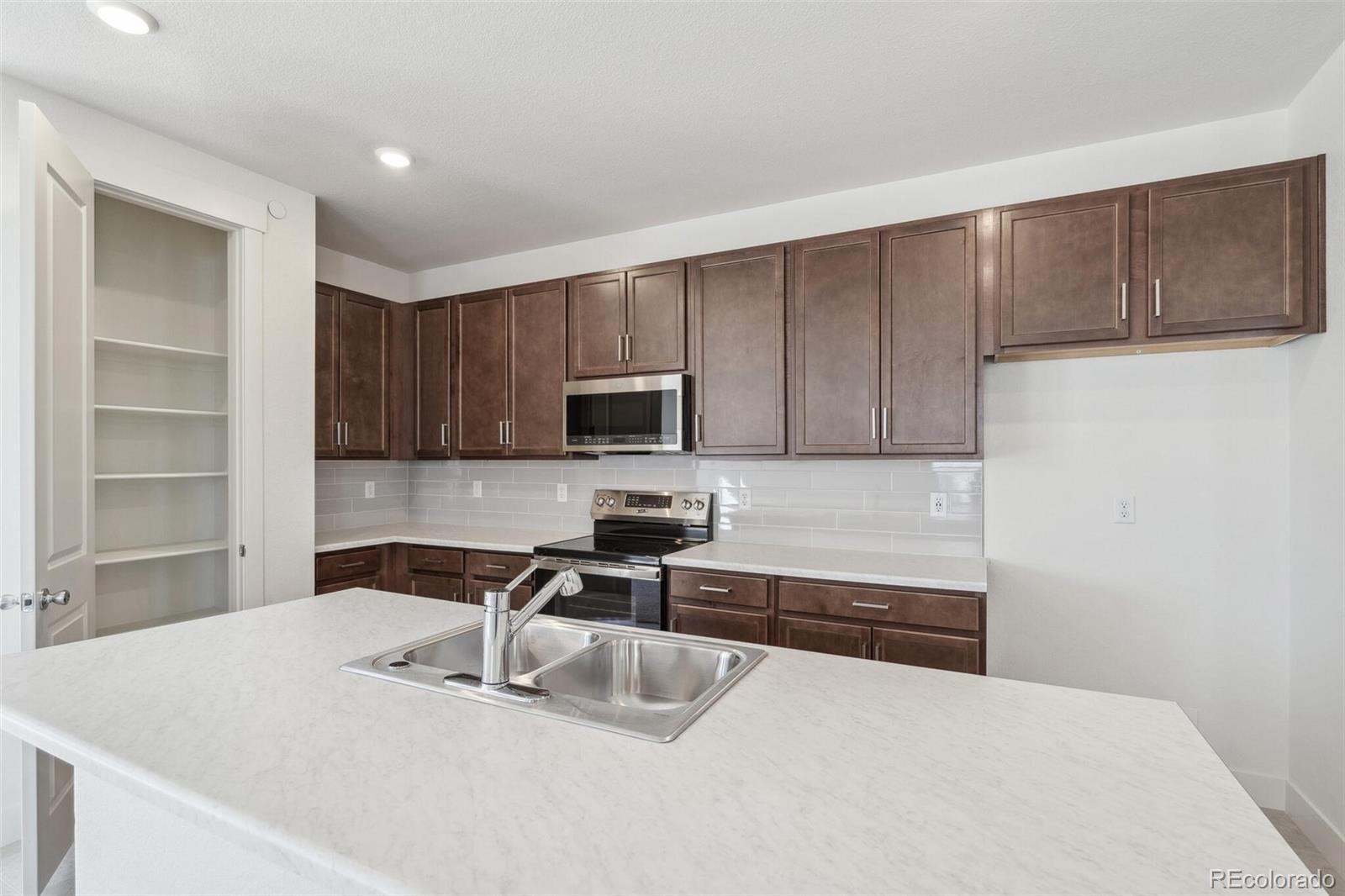 MLS Image #11 for 9314  biscay street,commerce city, Colorado