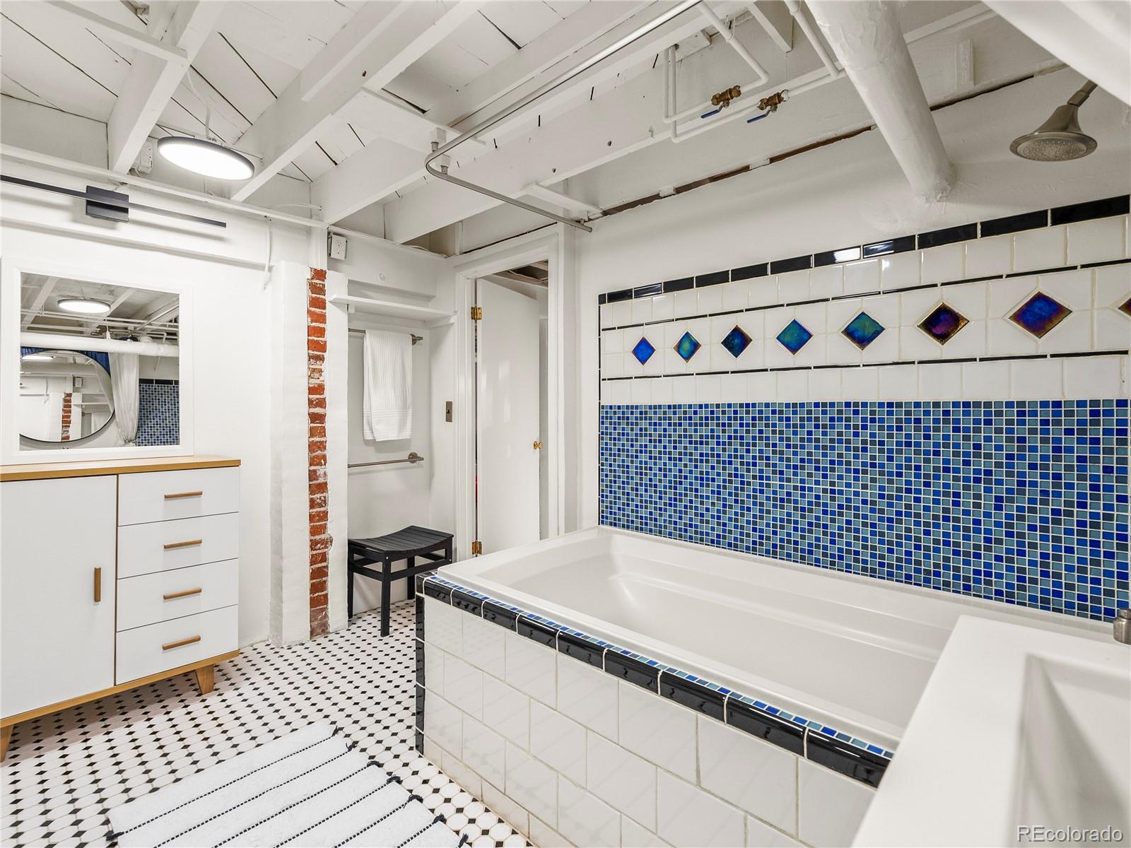 MLS Image #31 for 1528  holly street,denver, Colorado