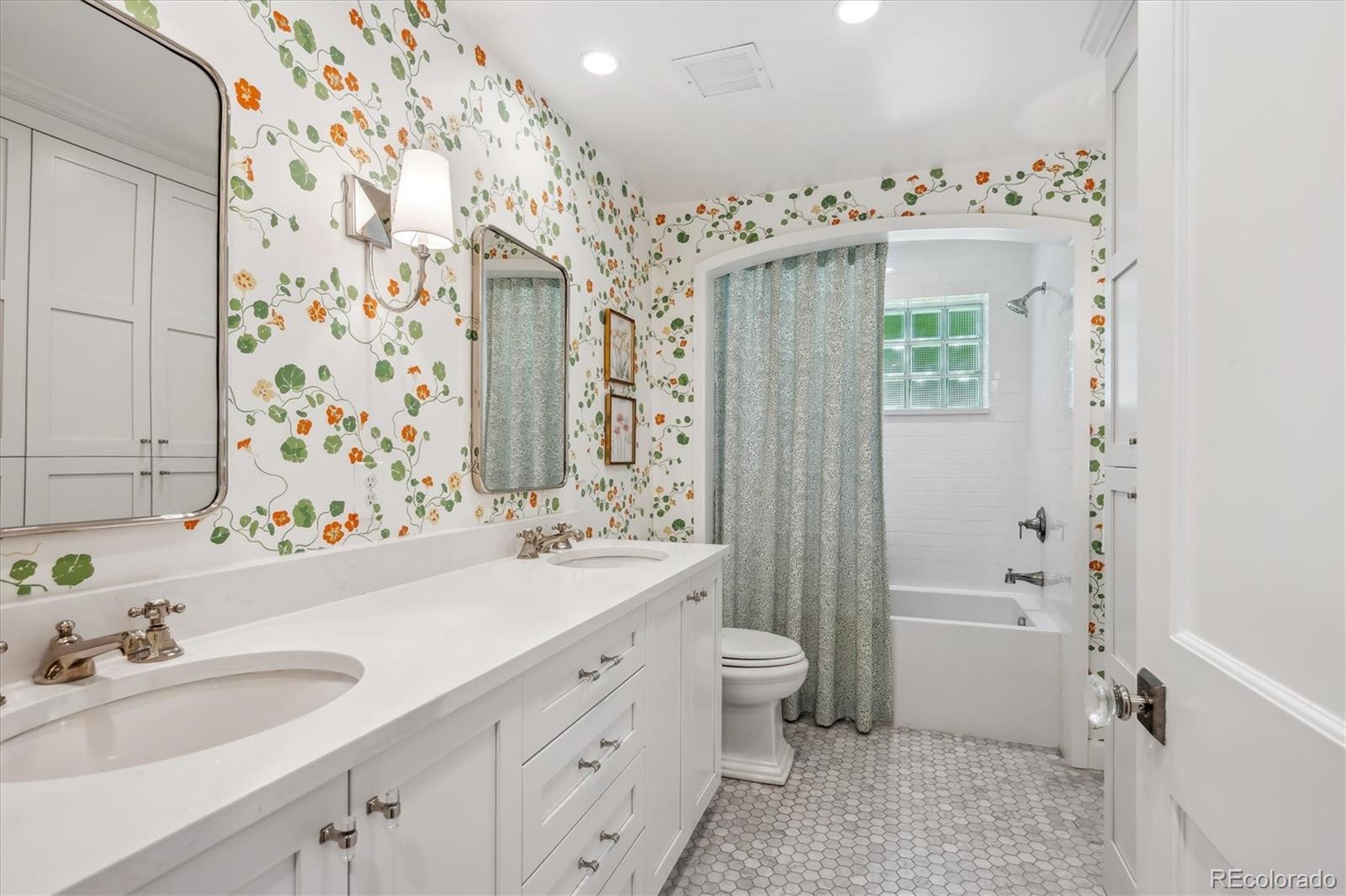 MLS Image #13 for 225 n ivanhoe street,denver, Colorado
