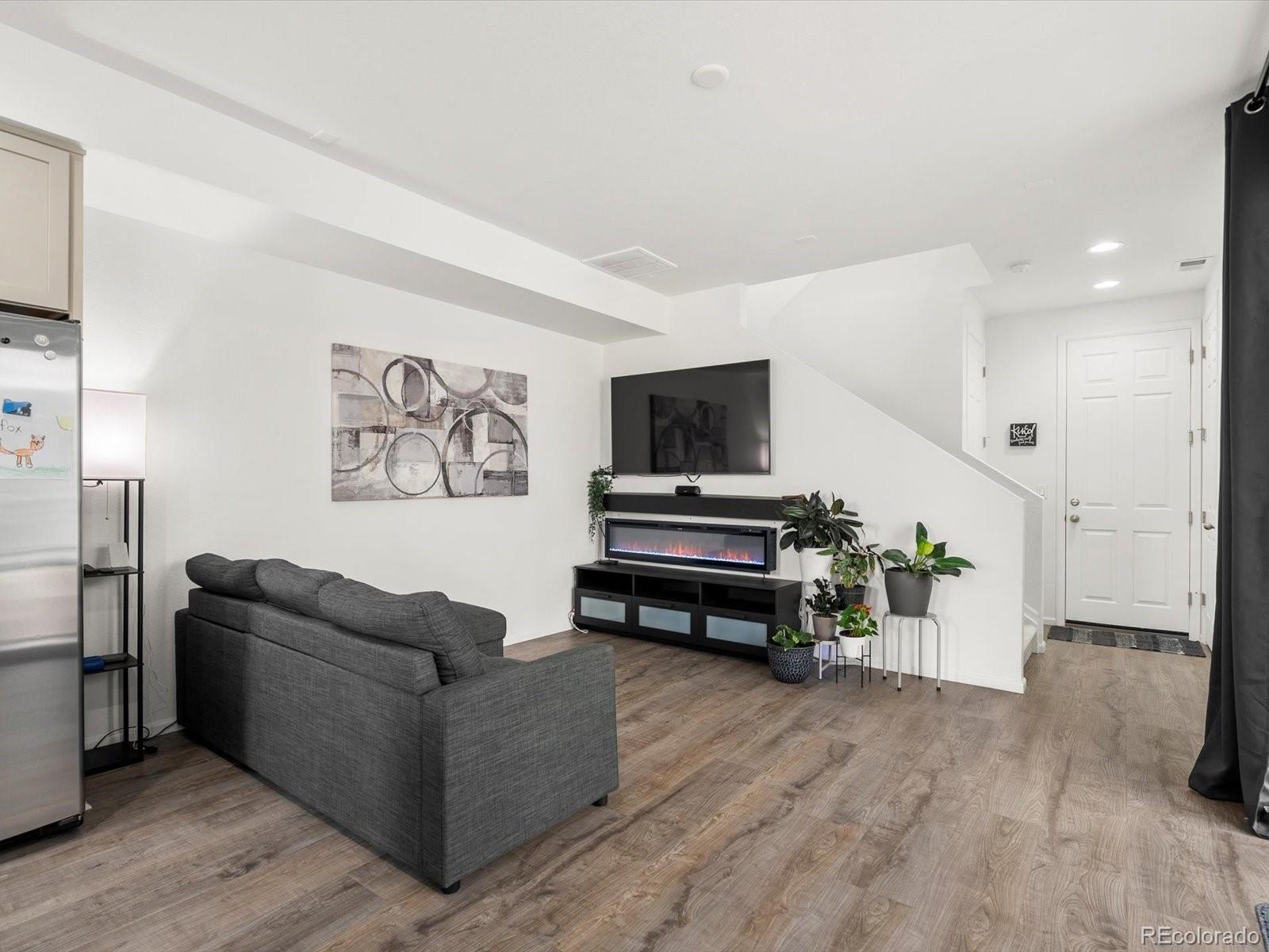 MLS Image #10 for 24333 e 41st avenue,aurora, Colorado