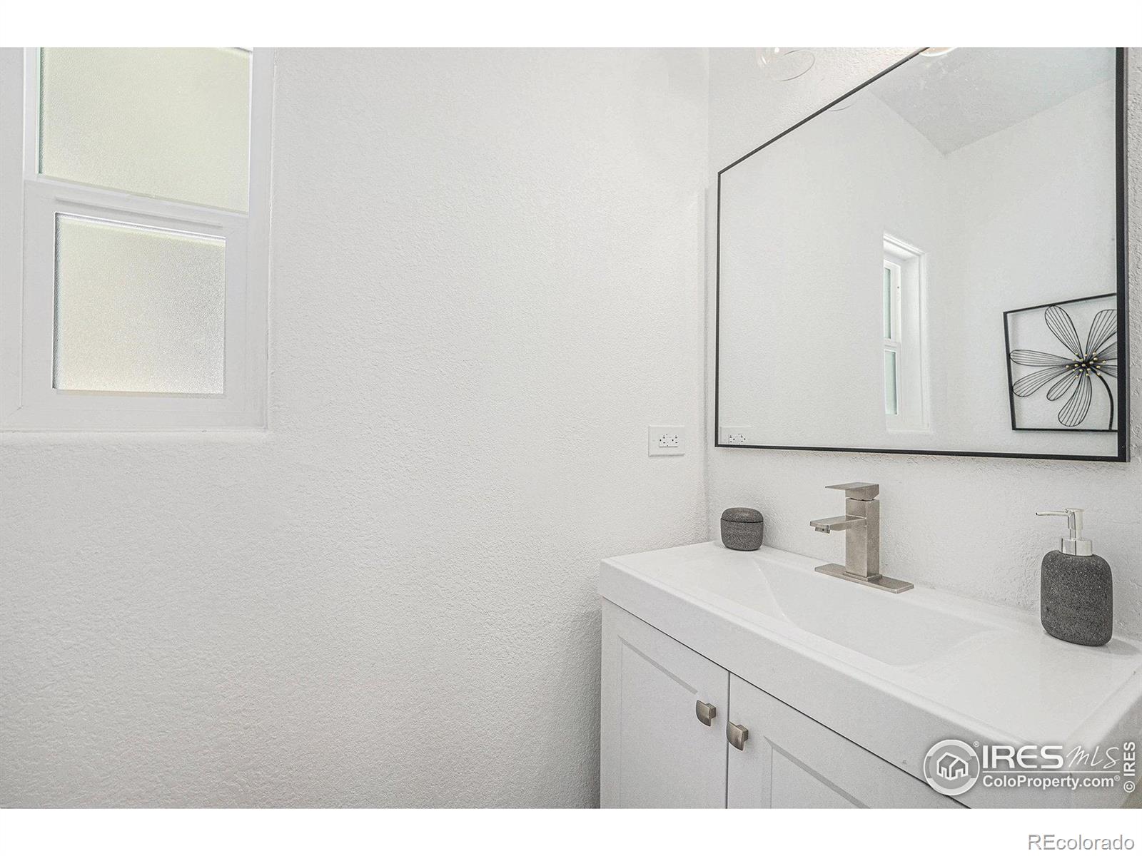 MLS Image #10 for 1580 s krameria street,denver, Colorado