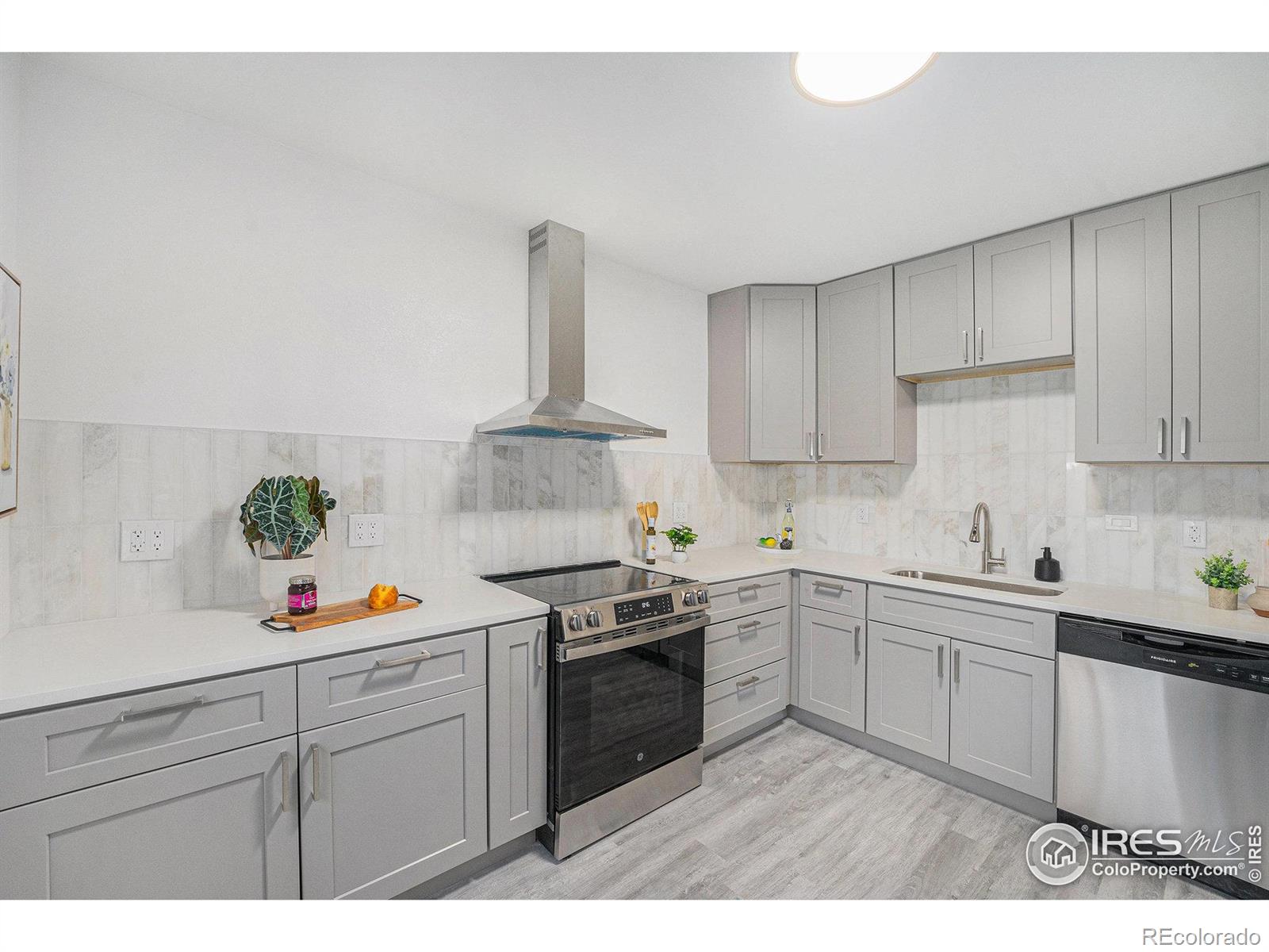 MLS Image #8 for 1580 s krameria street,denver, Colorado