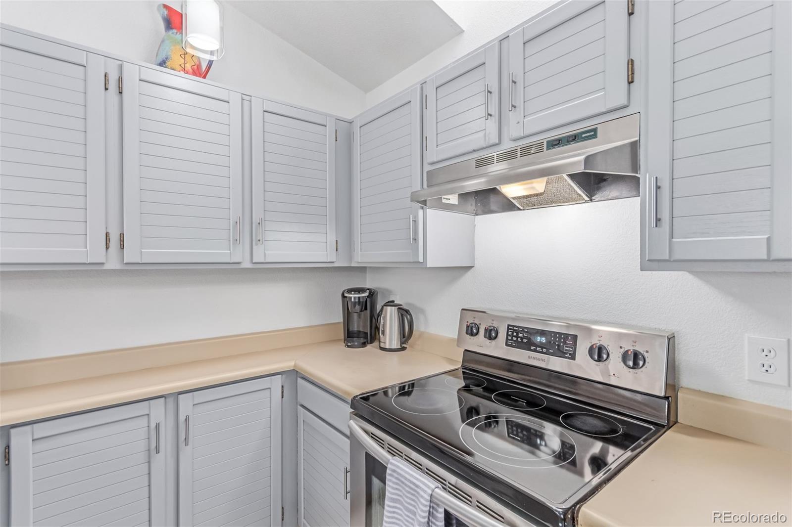 MLS Image #10 for 2675 s deframe circle,lakewood, Colorado