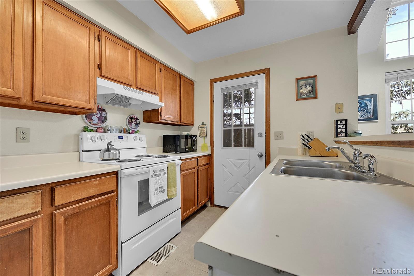MLS Image #8 for 14110 e dickinson drive,aurora, Colorado