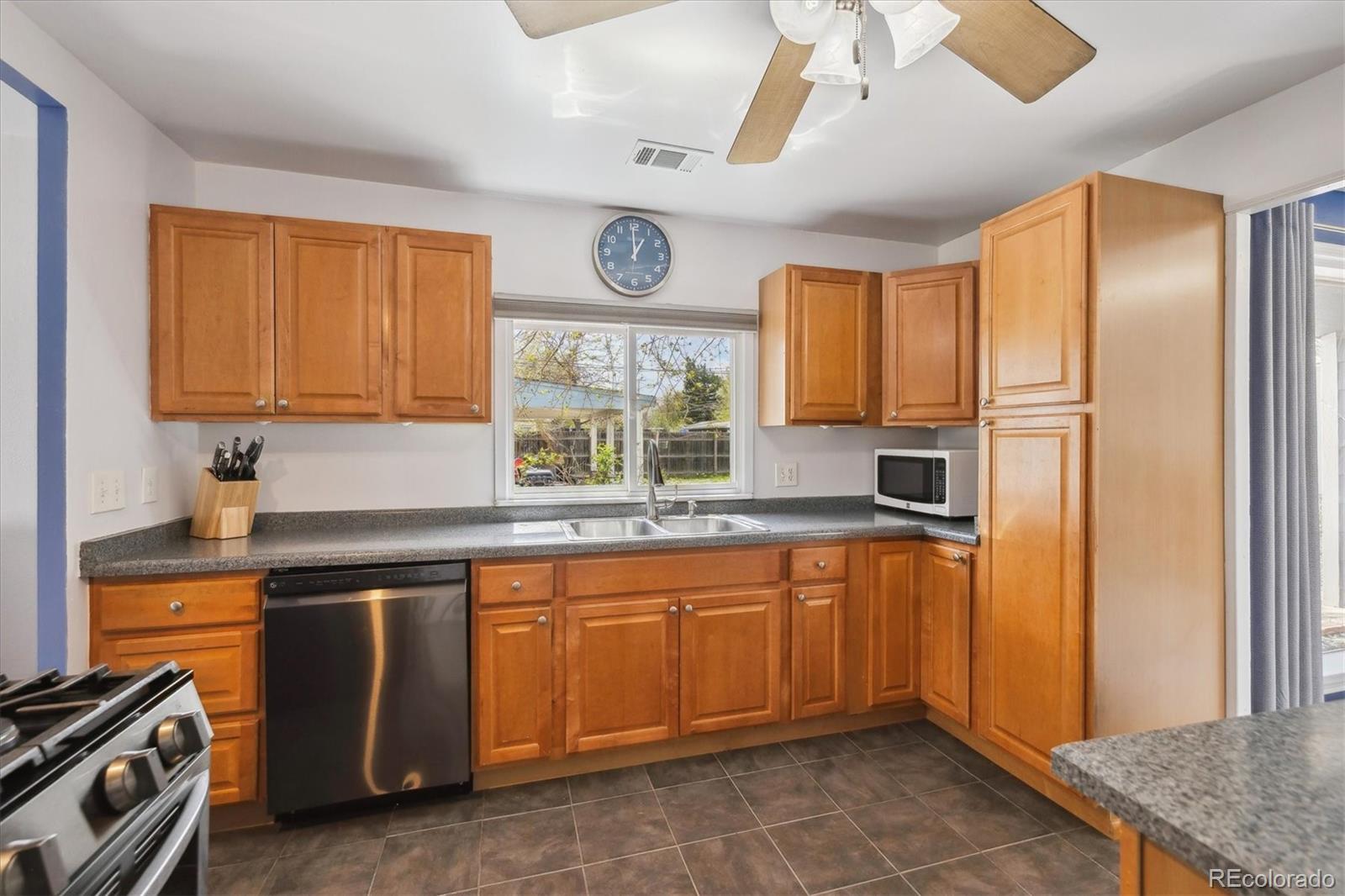 MLS Image #8 for 1995  xenia street,denver, Colorado
