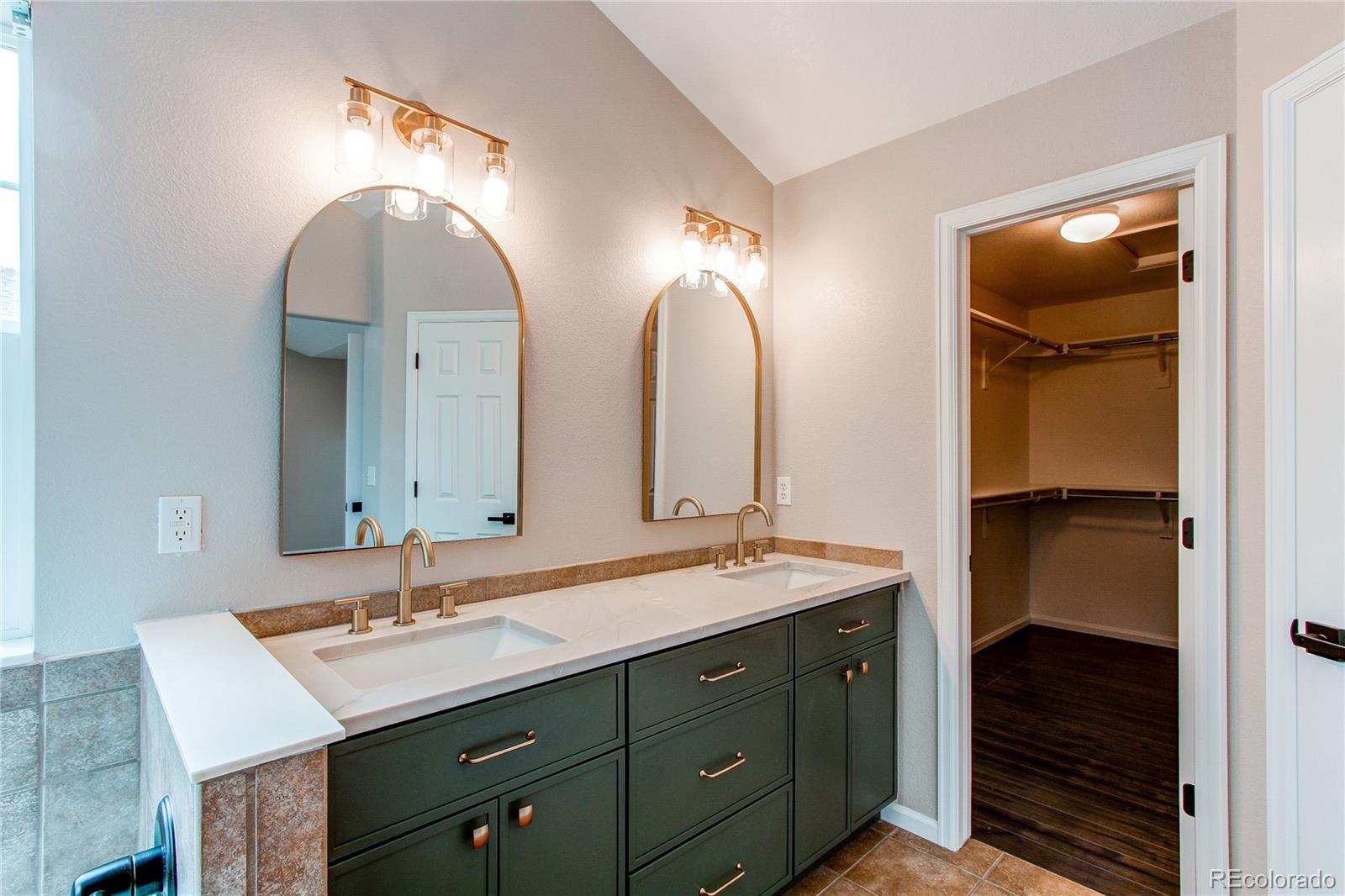MLS Image #13 for 5597 s buchanan street,aurora, Colorado