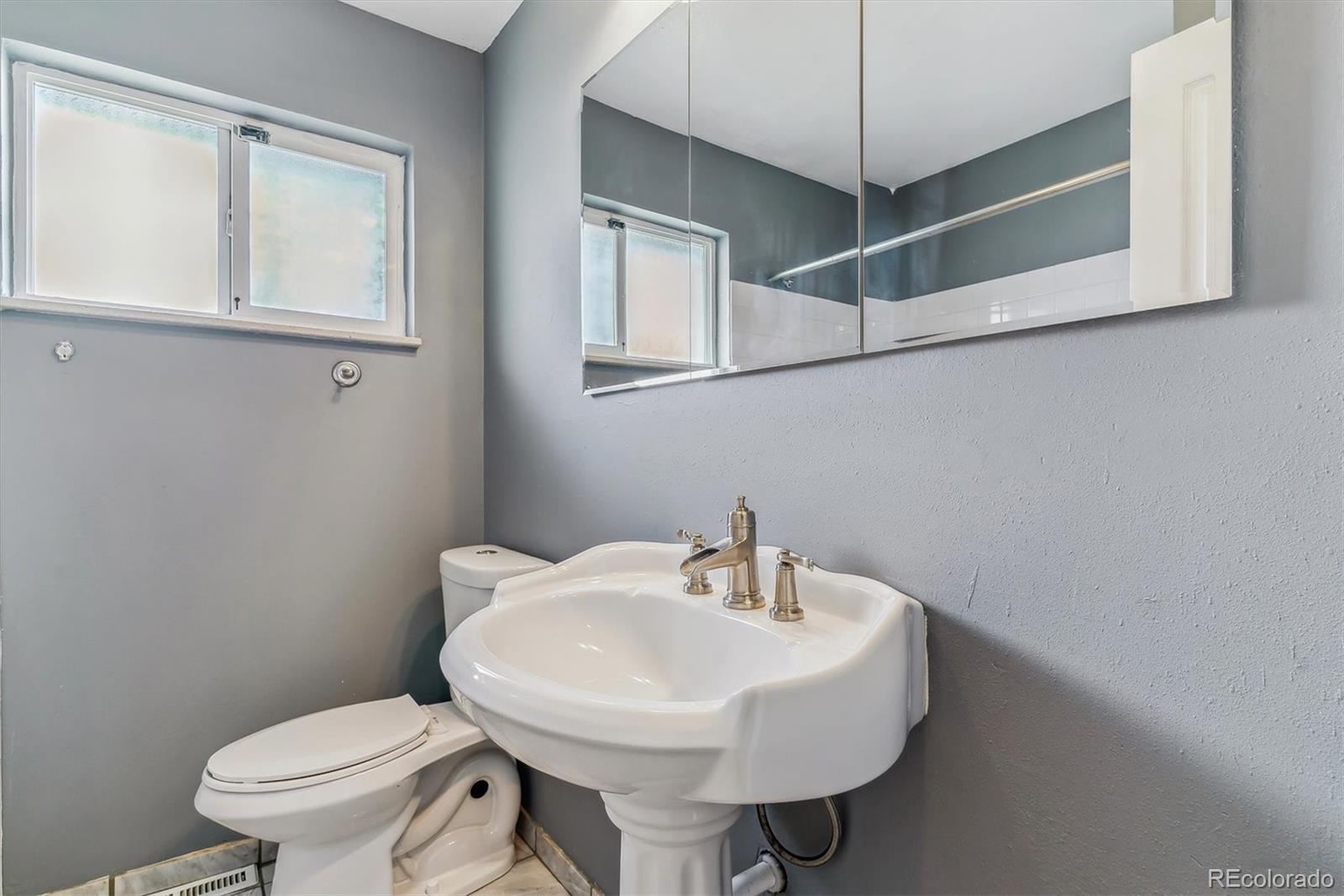 MLS Image #6 for 16588 e 8th avenue,aurora, Colorado
