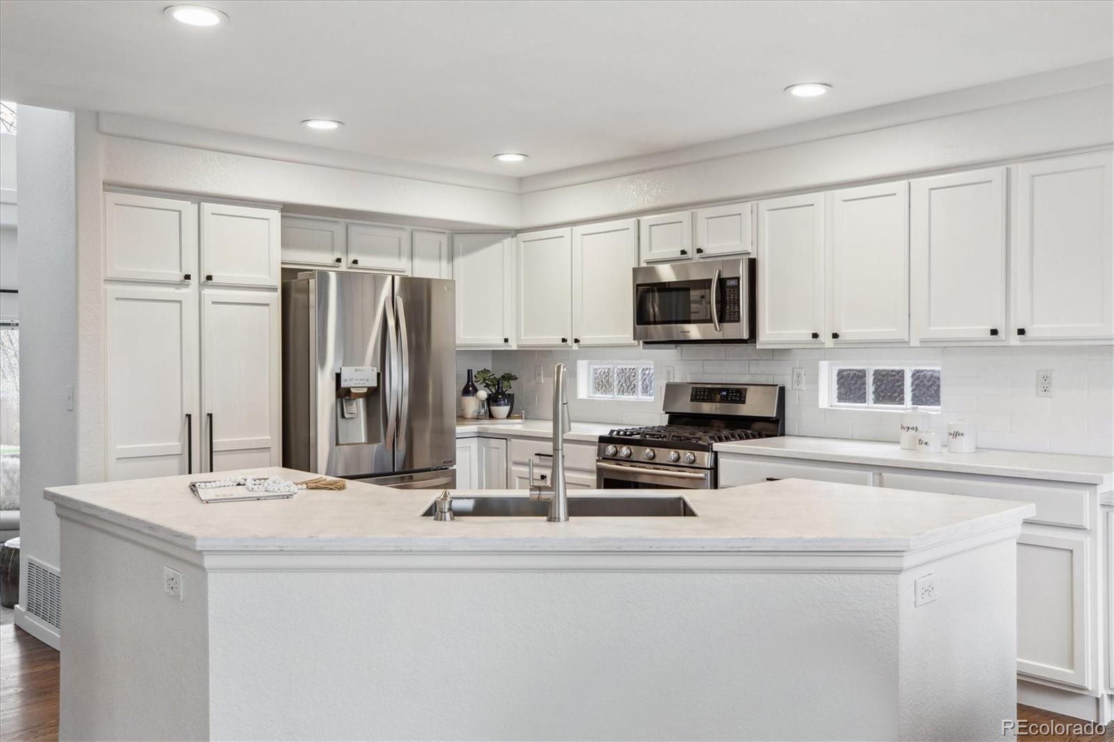 MLS Image #6 for 4526  lyndenwood point,highlands ranch, Colorado