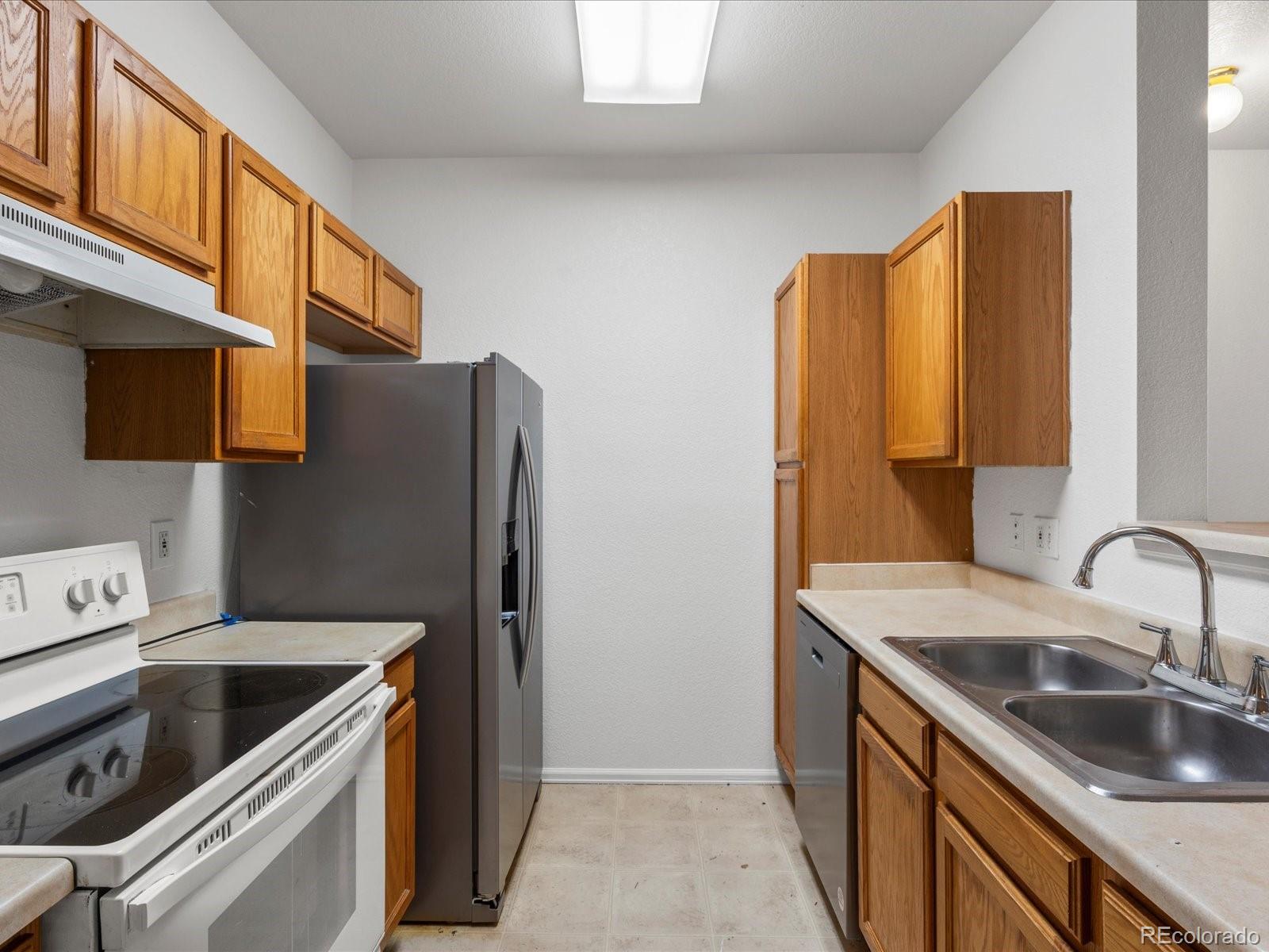 MLS Image #5 for 912 s yampa street,aurora, Colorado