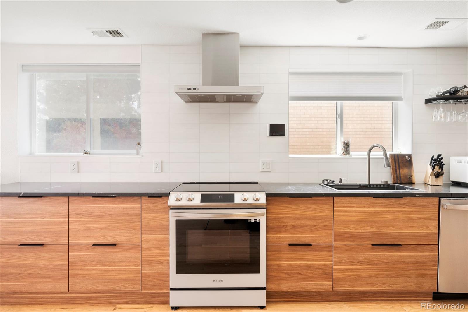 MLS Image #5 for 401 s ivy street,denver, Colorado