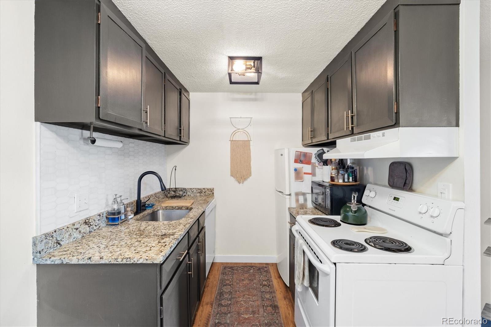 MLS Image #9 for 799  dahlia street,denver, Colorado
