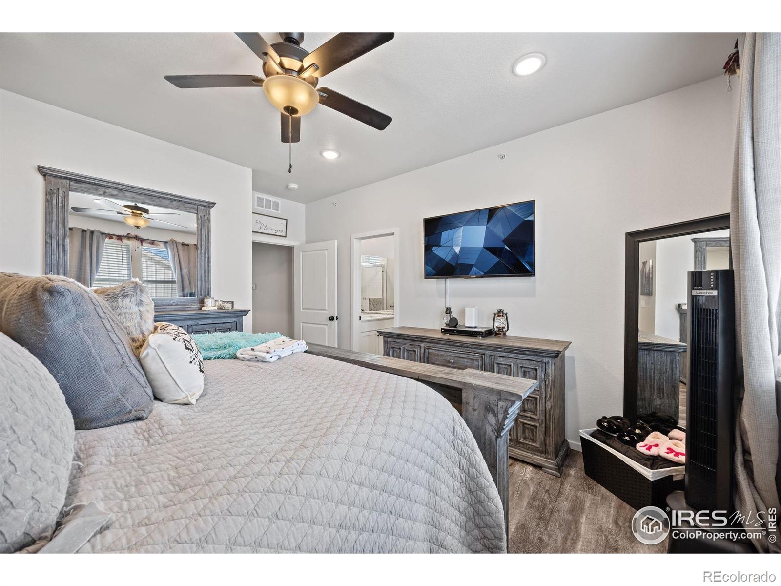 MLS Image #13 for 2290  setting sun drive,windsor, Colorado