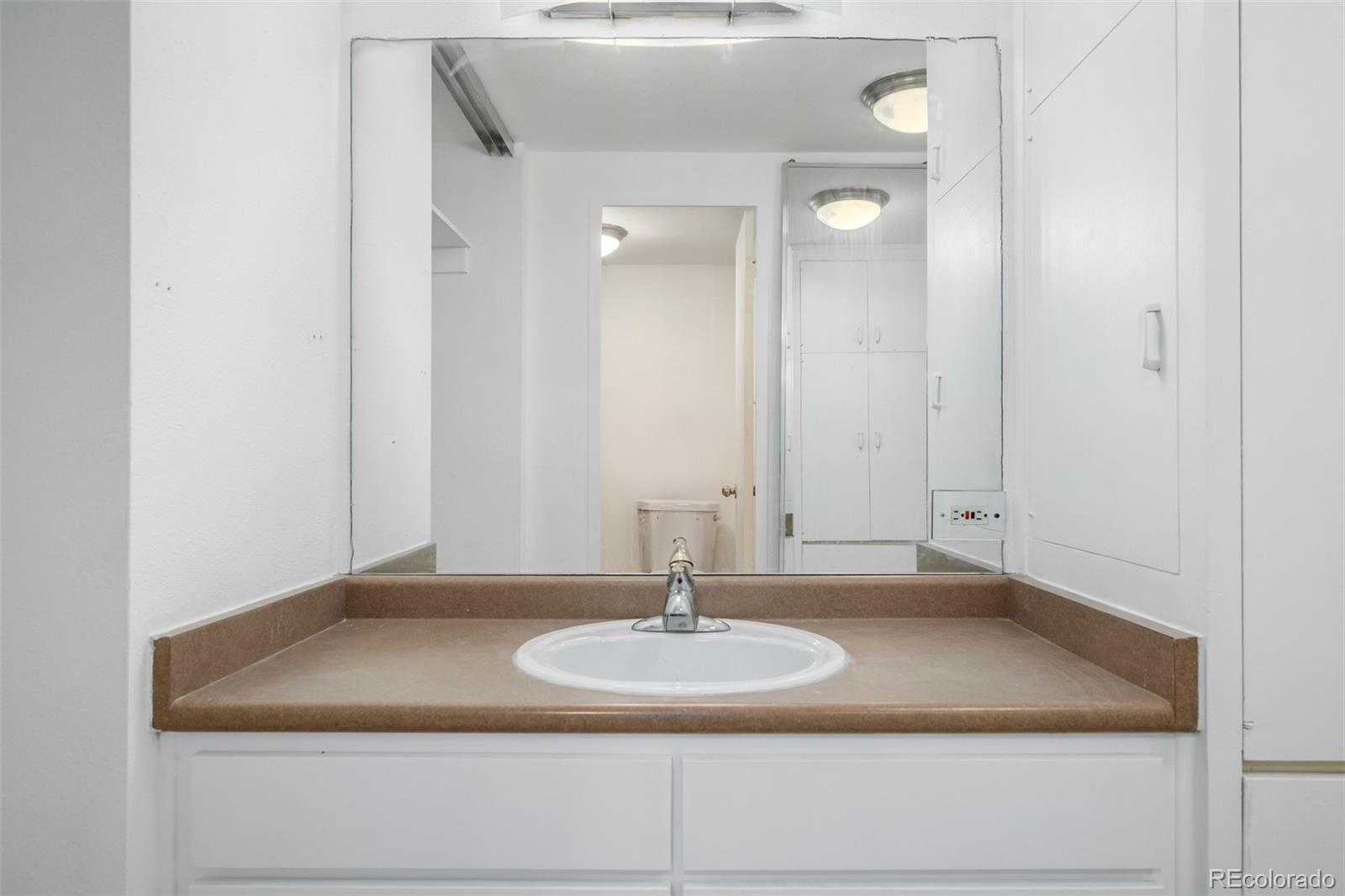 MLS Image #15 for 1196 n grant street,denver, Colorado