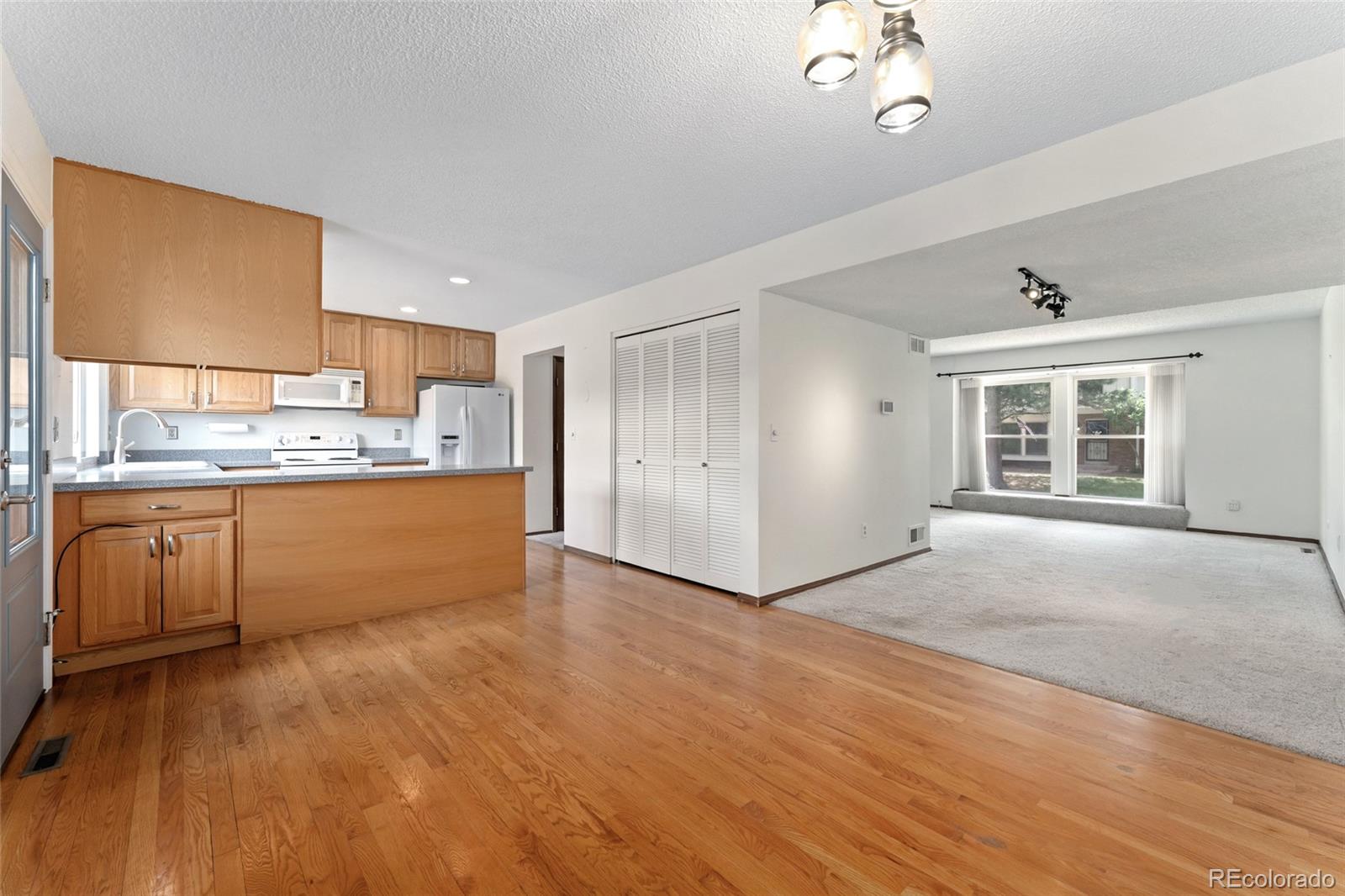 MLS Image #10 for 10208 e jewell avenue,aurora, Colorado