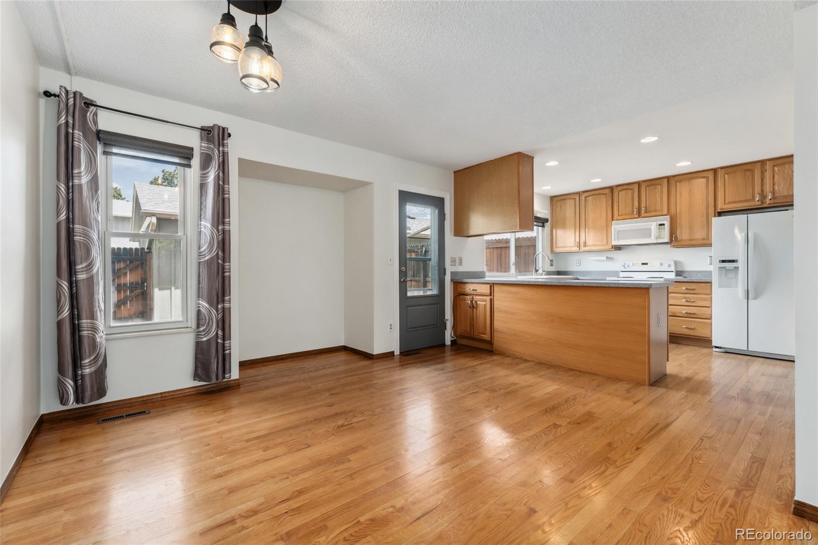 MLS Image #11 for 10208 e jewell avenue,aurora, Colorado