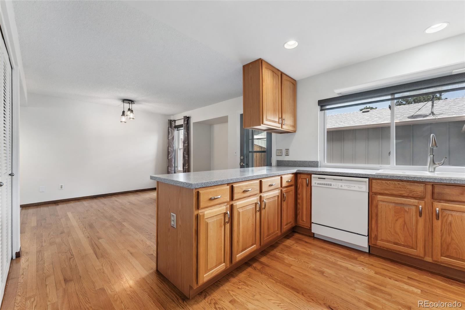 MLS Image #13 for 10208 e jewell avenue,aurora, Colorado