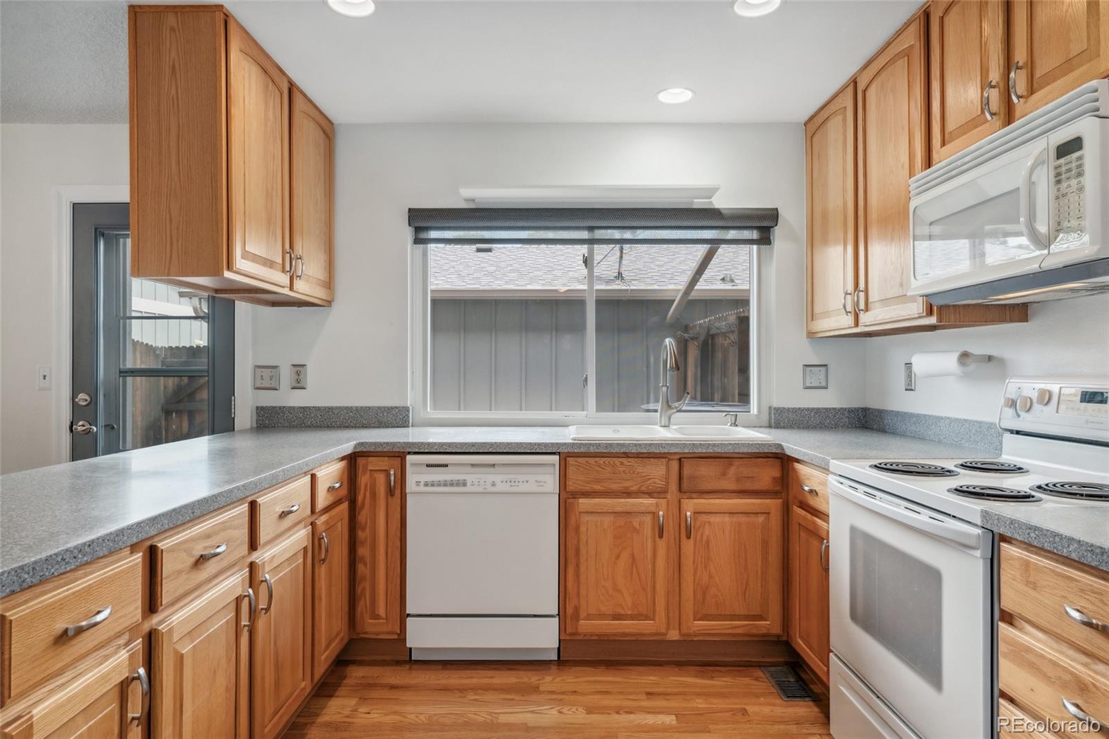MLS Image #14 for 10208 e jewell avenue,aurora, Colorado