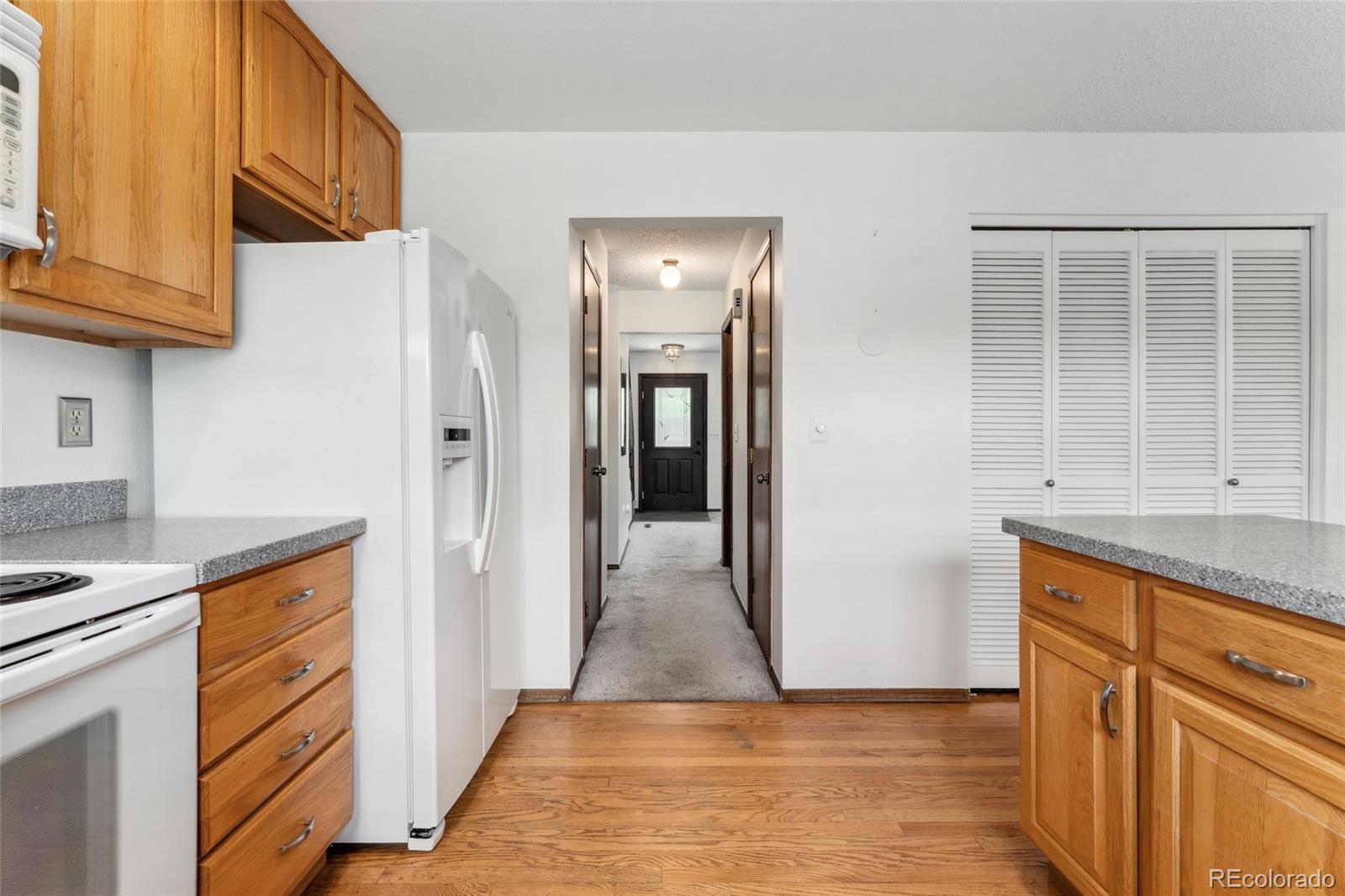 MLS Image #15 for 10208 e jewell avenue,aurora, Colorado