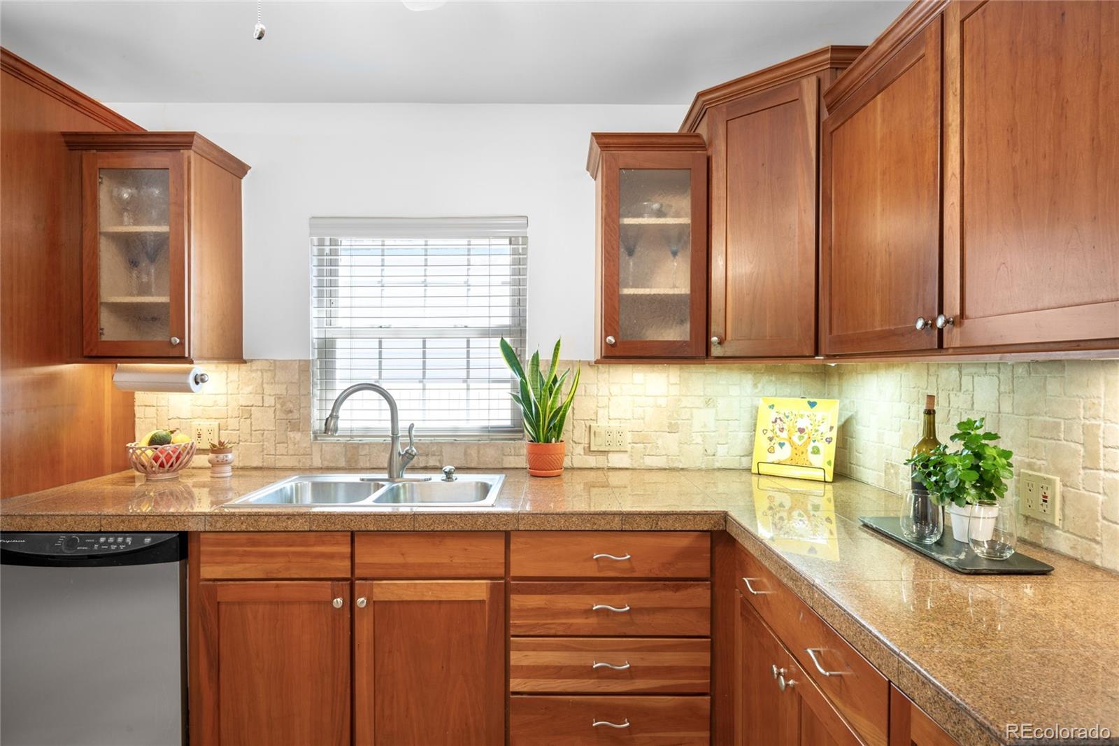 MLS Image #6 for 628  cherry street,denver, Colorado