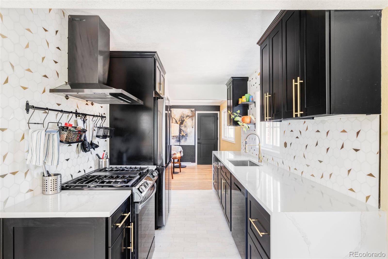 MLS Image #10 for 3130 s krameria street,denver, Colorado