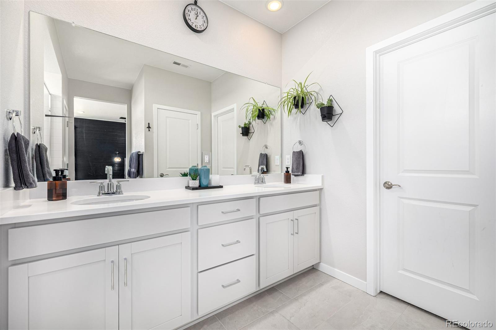 MLS Image #26 for 23652 e 40th avenue,aurora, Colorado