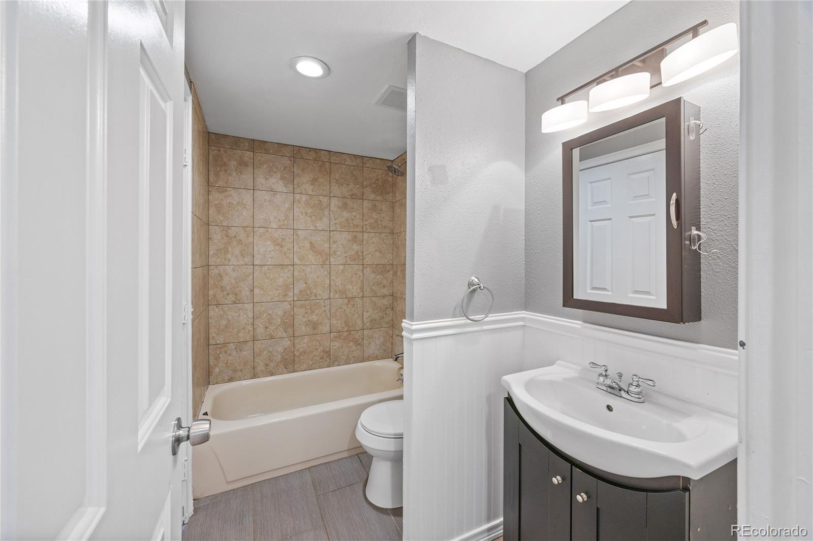 MLS Image #8 for 11103 e alameda avenue,aurora, Colorado