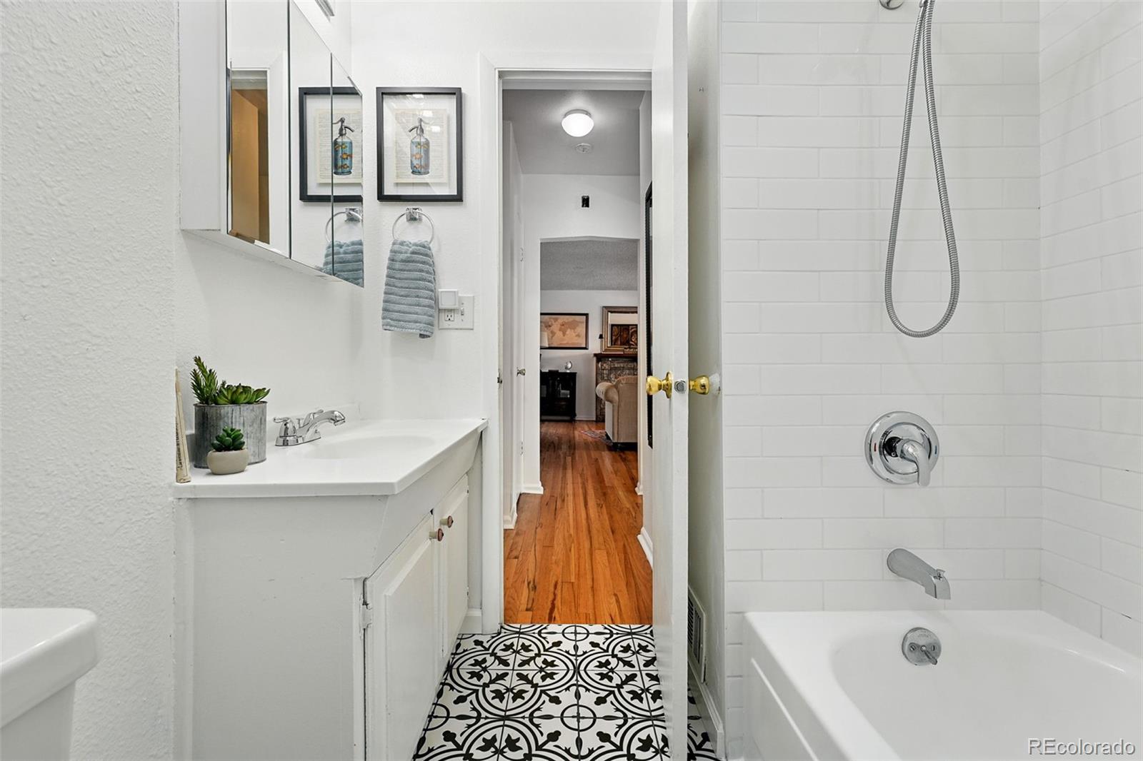 MLS Image #15 for 1332  ash street,denver, Colorado