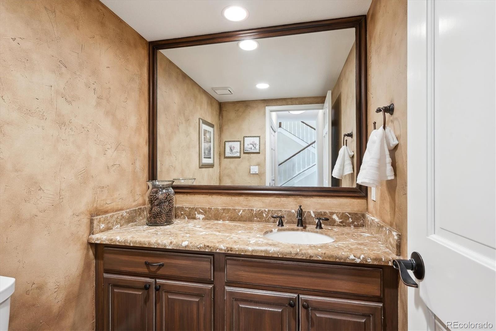 MLS Image #13 for 5320 s geneva street,englewood, Colorado