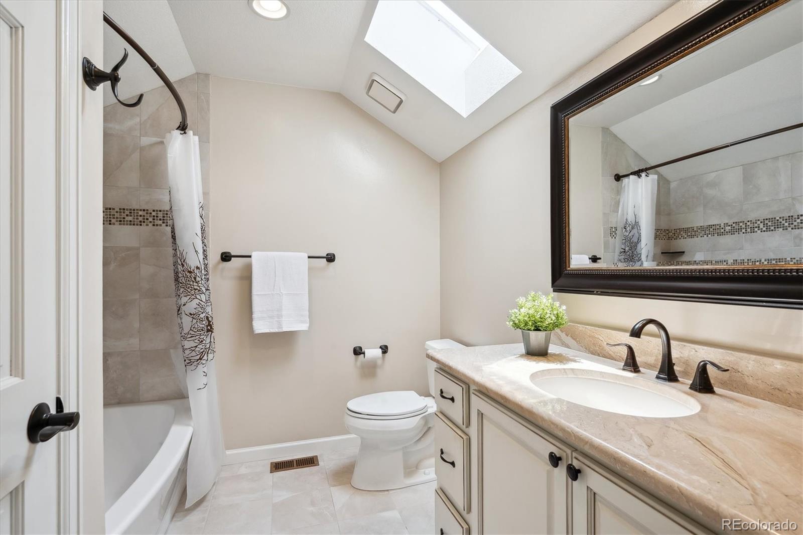 MLS Image #23 for 5320 s geneva street,englewood, Colorado