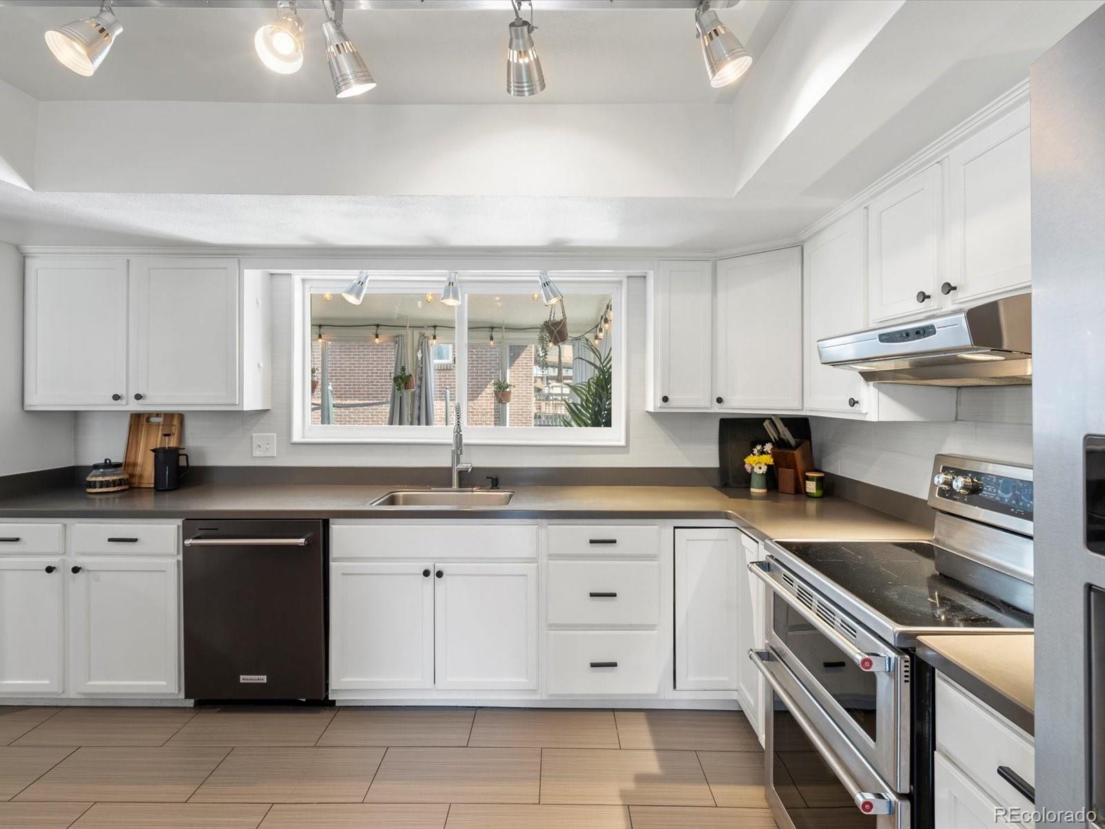 MLS Image #11 for 11165 w 58th avenue,arvada, Colorado