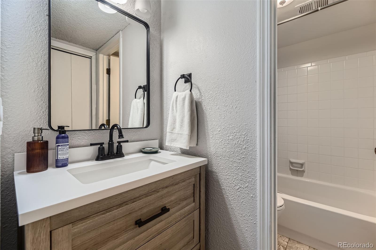 MLS Image #14 for 3141 s tamarac drive,denver, Colorado
