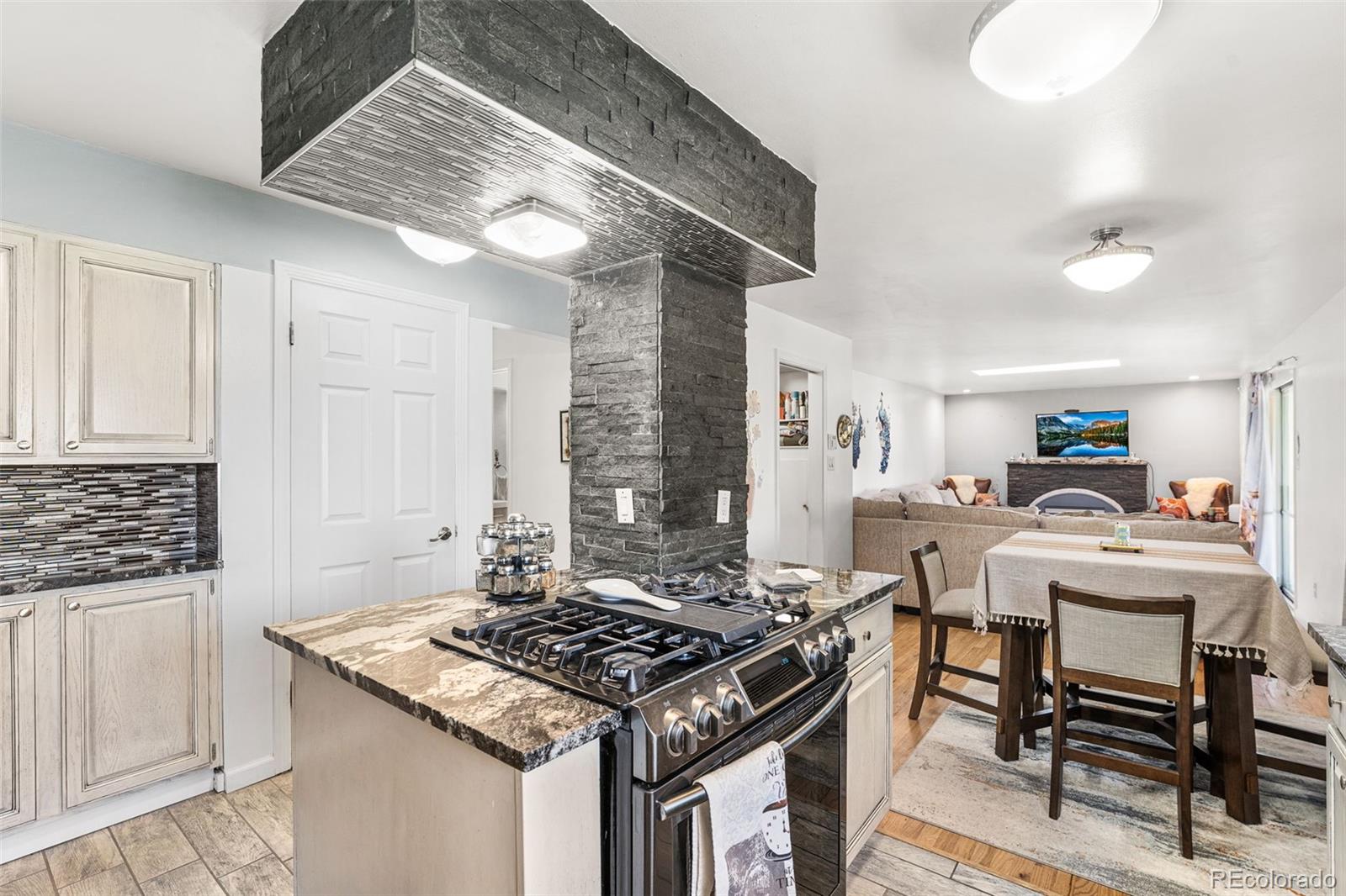 MLS Image #6 for 3191 s holly place,denver, Colorado