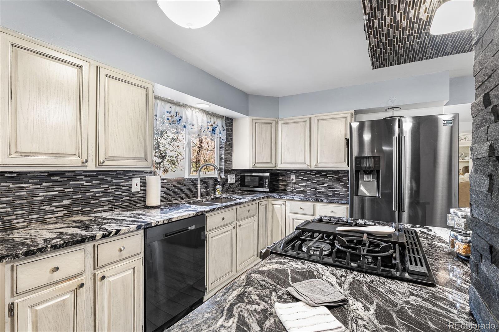 MLS Image #8 for 3191 s holly place,denver, Colorado