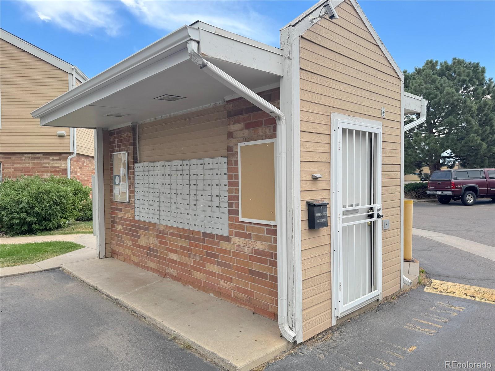 MLS Image #18 for 3344 s ammons street,lakewood, Colorado