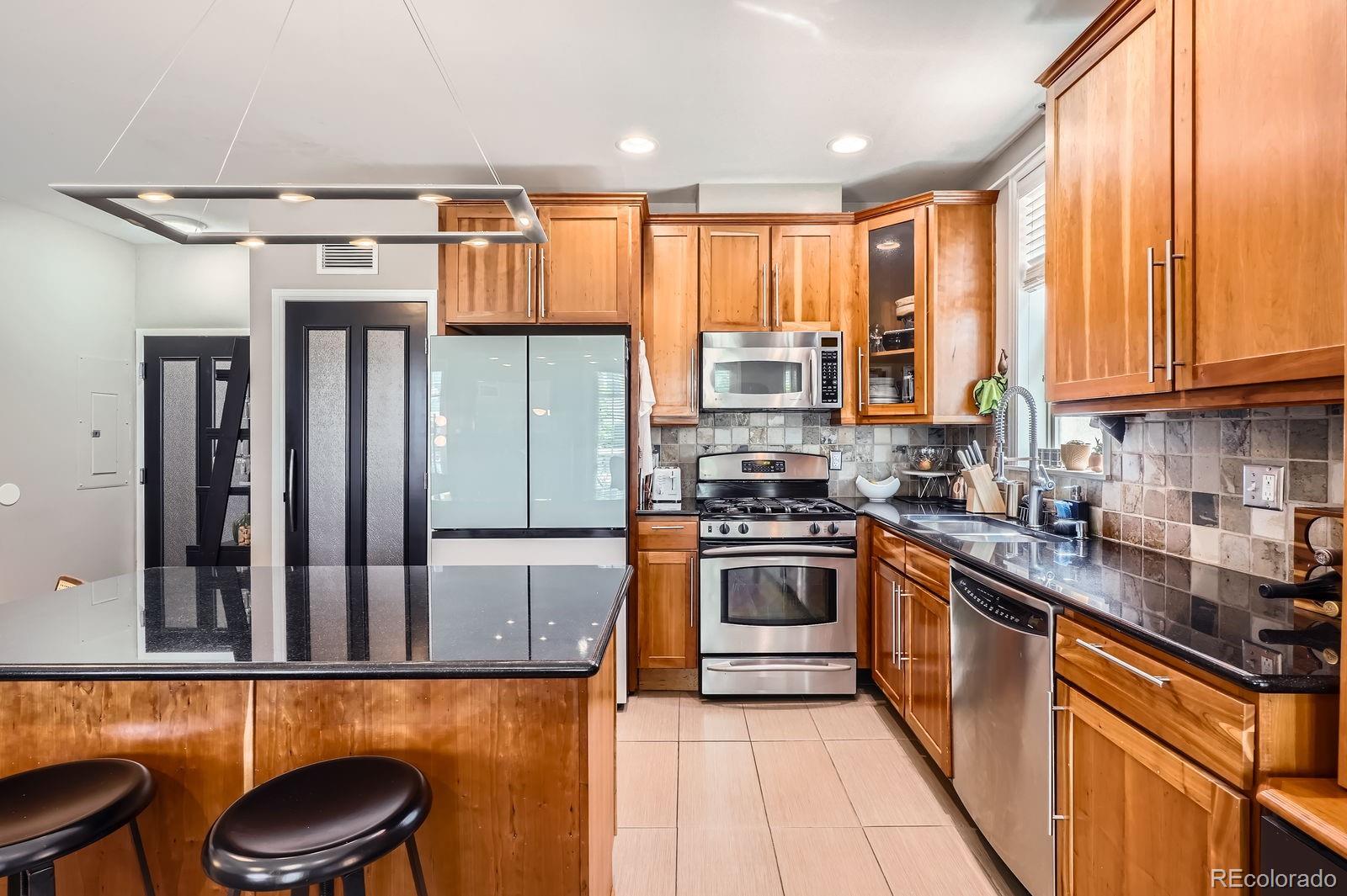MLS Image #6 for 1950 n logan street,denver, Colorado
